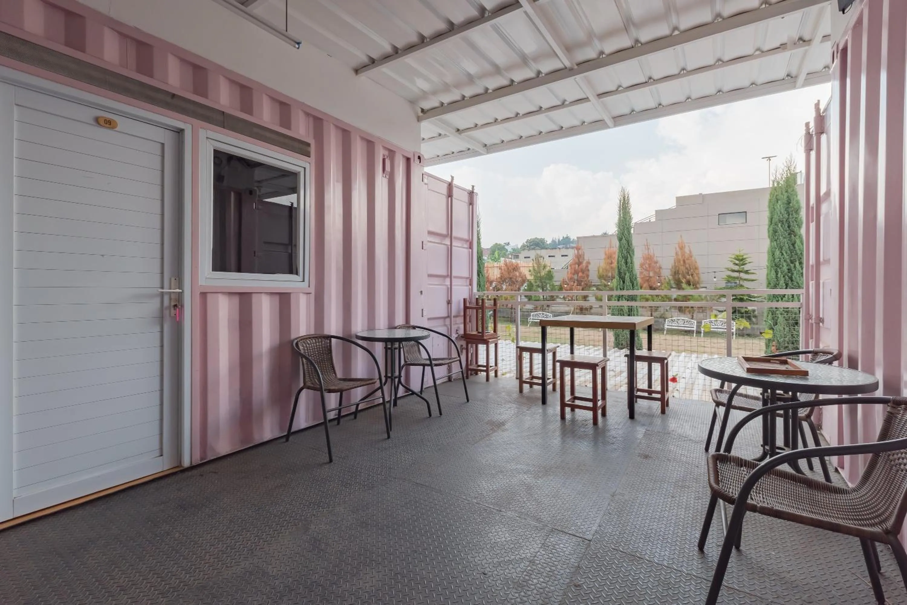 Balcony/Terrace in RedDoorz near Universitas Advent Indonesia