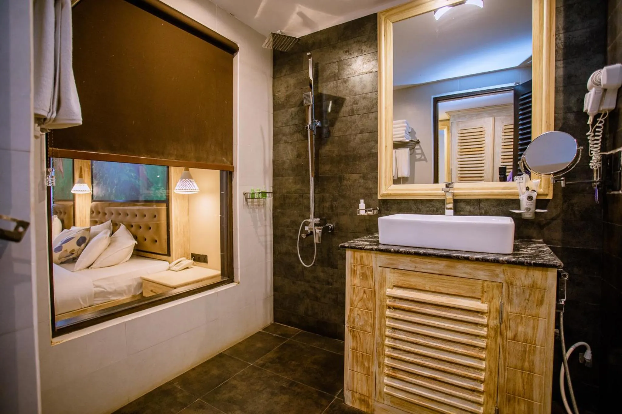 Bed in Emerald Bay Resort Mirissa