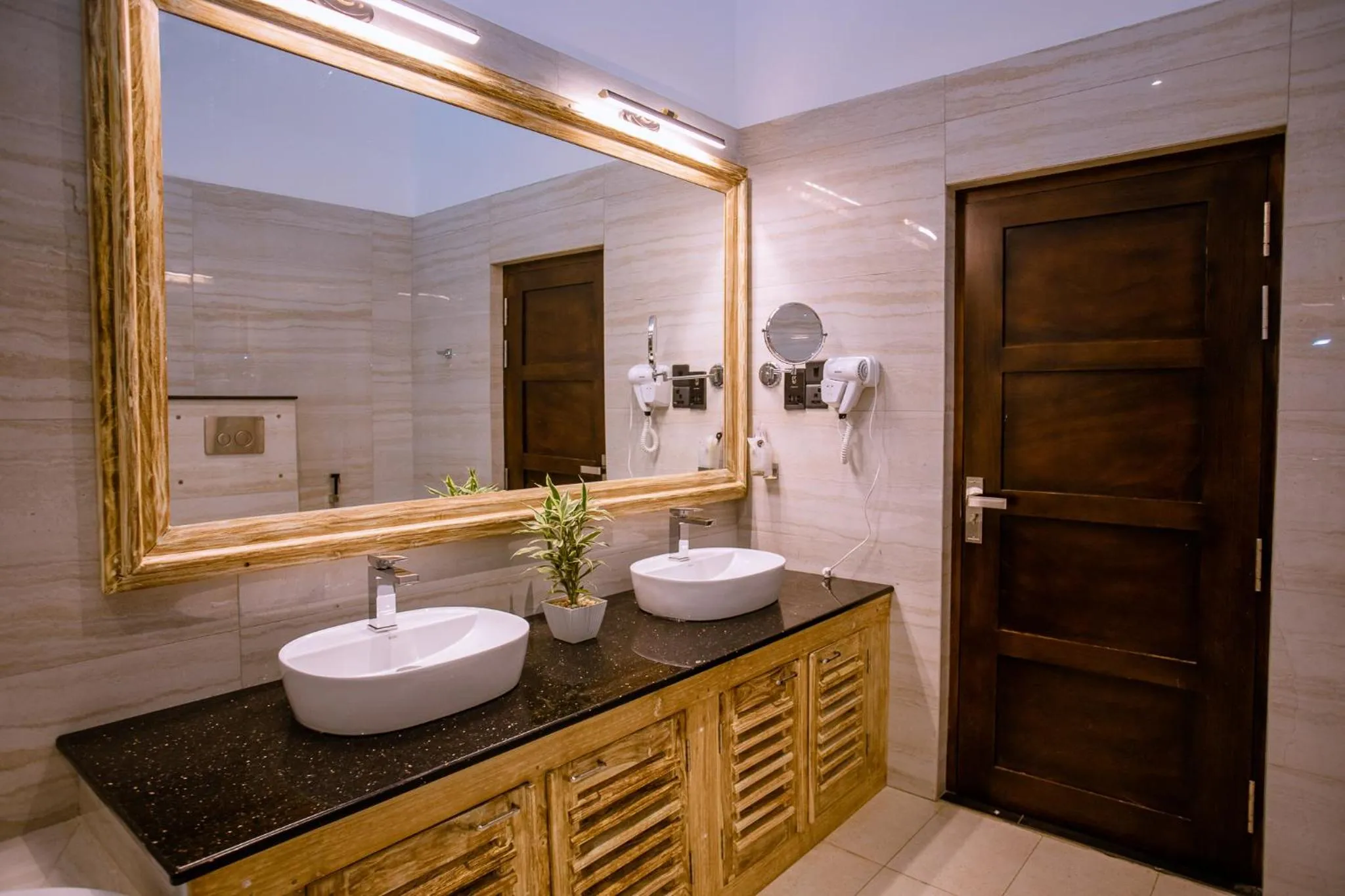 Emerald Bay Resort Mirissa