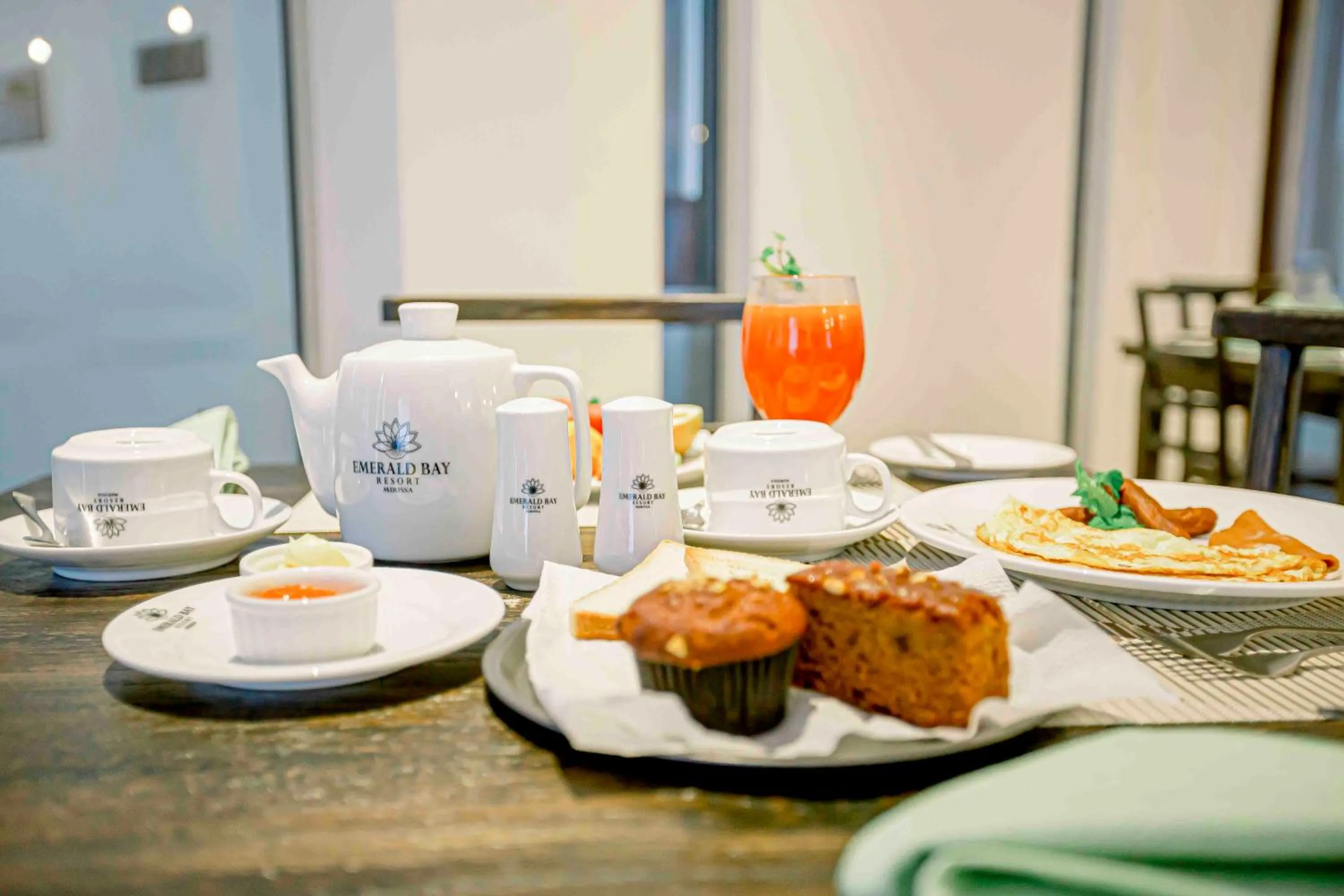 Food and drinks in Emerald Bay Resort Mirissa