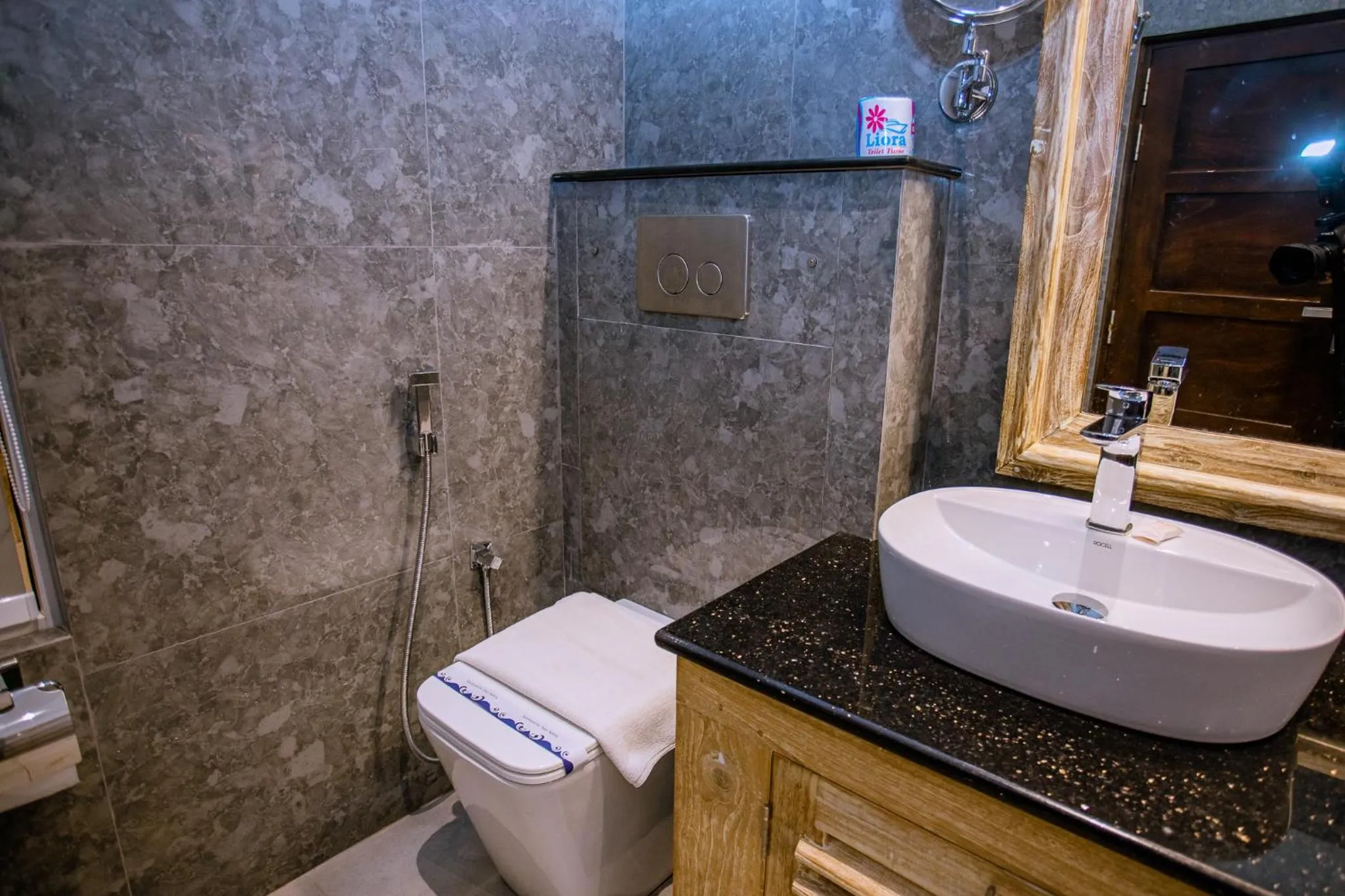 Emerald Bay Resort Mirissa