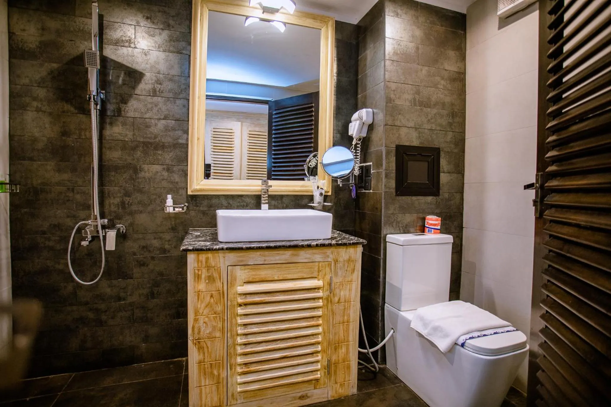 Emerald Bay Resort Mirissa