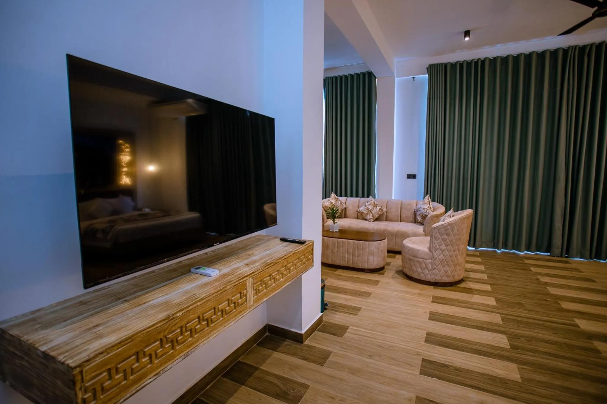 TV and multimedia in Emerald Bay Resort Mirissa