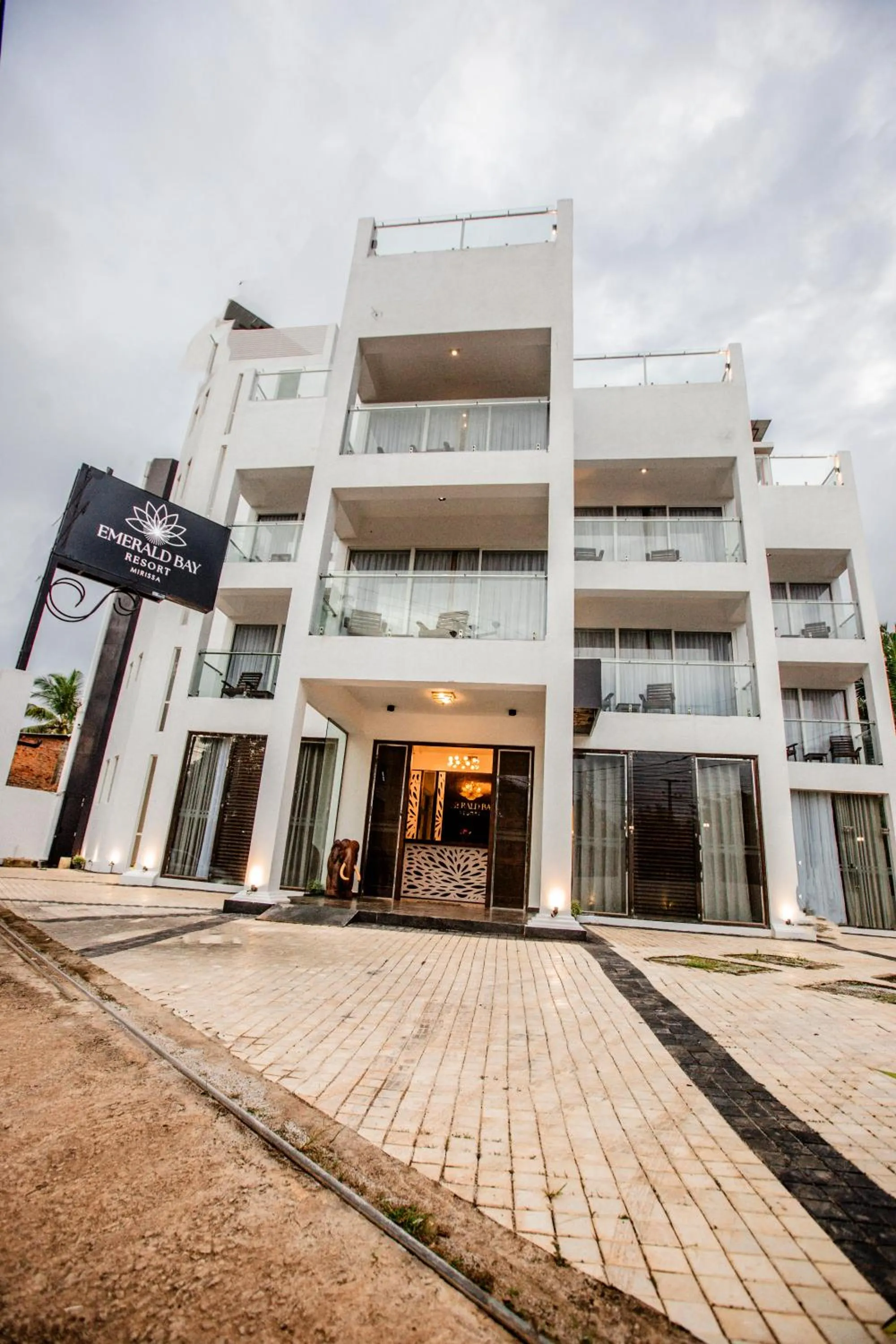 Property building in Emerald Bay Resort Mirissa