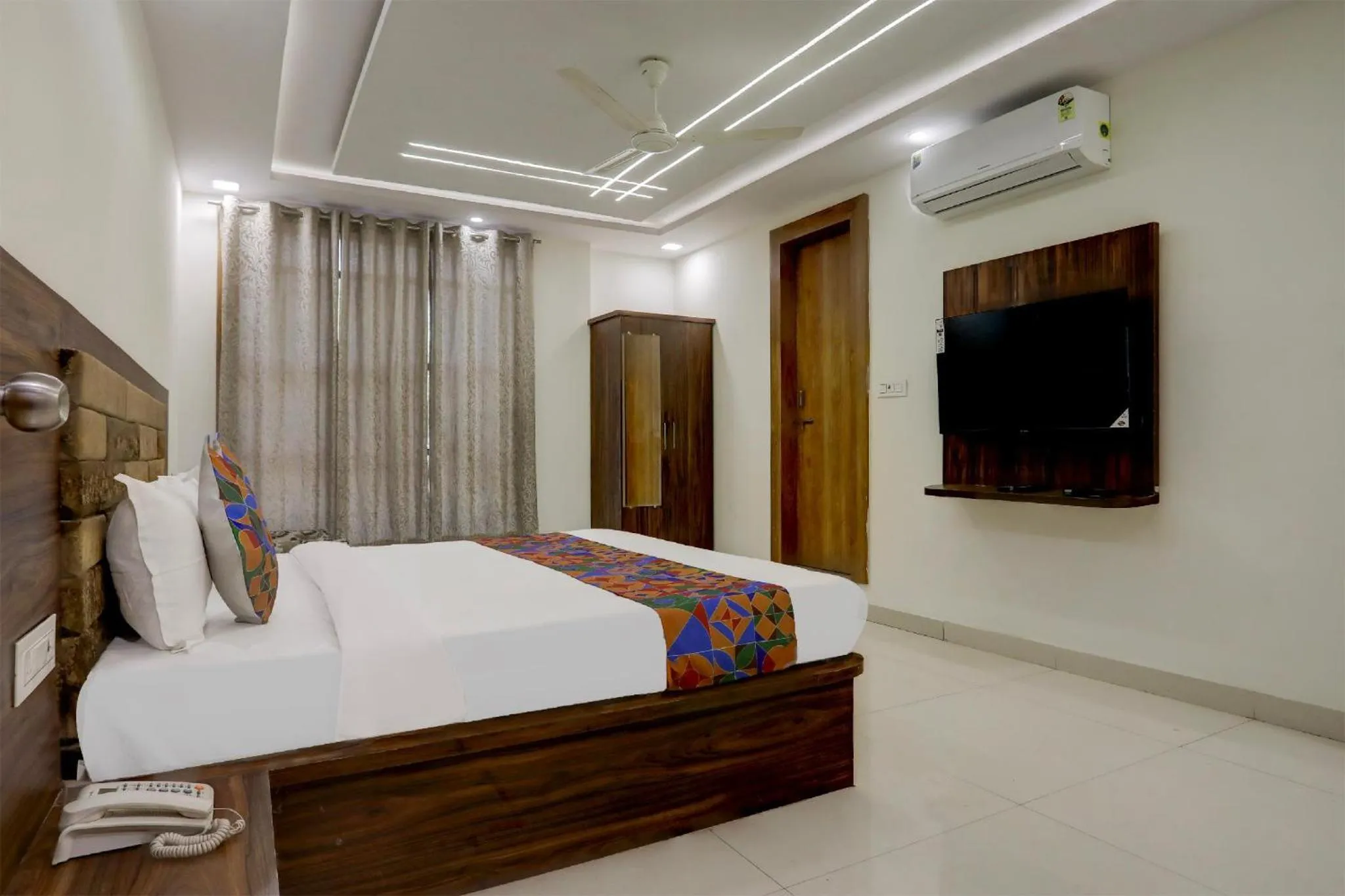 Bed in FabHotel Oriental