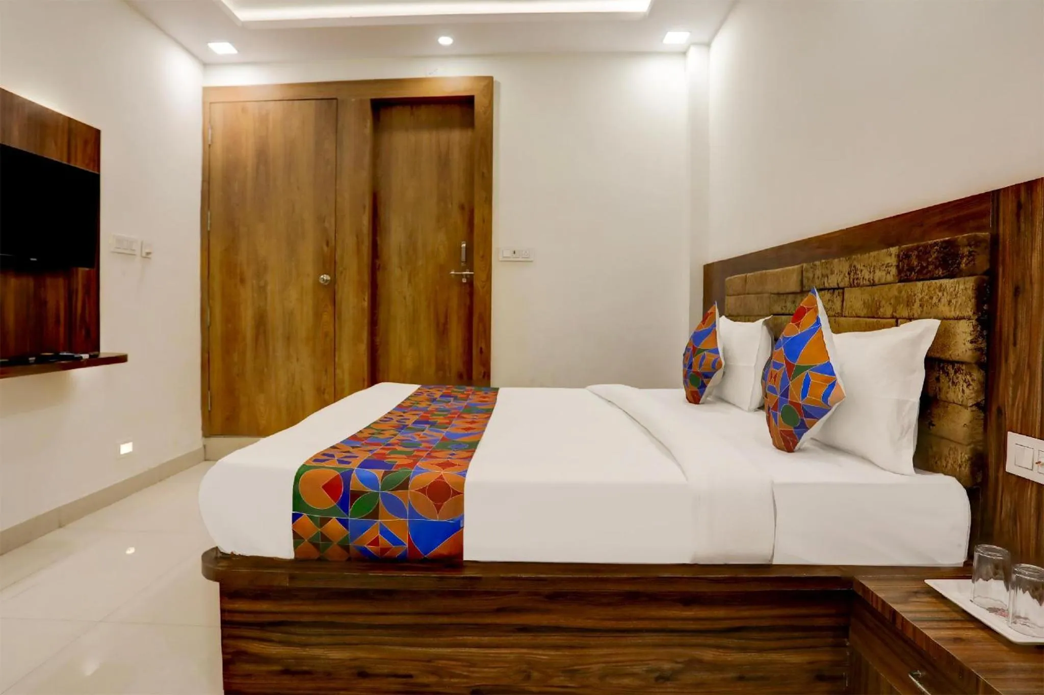 Bed in FabHotel Oriental