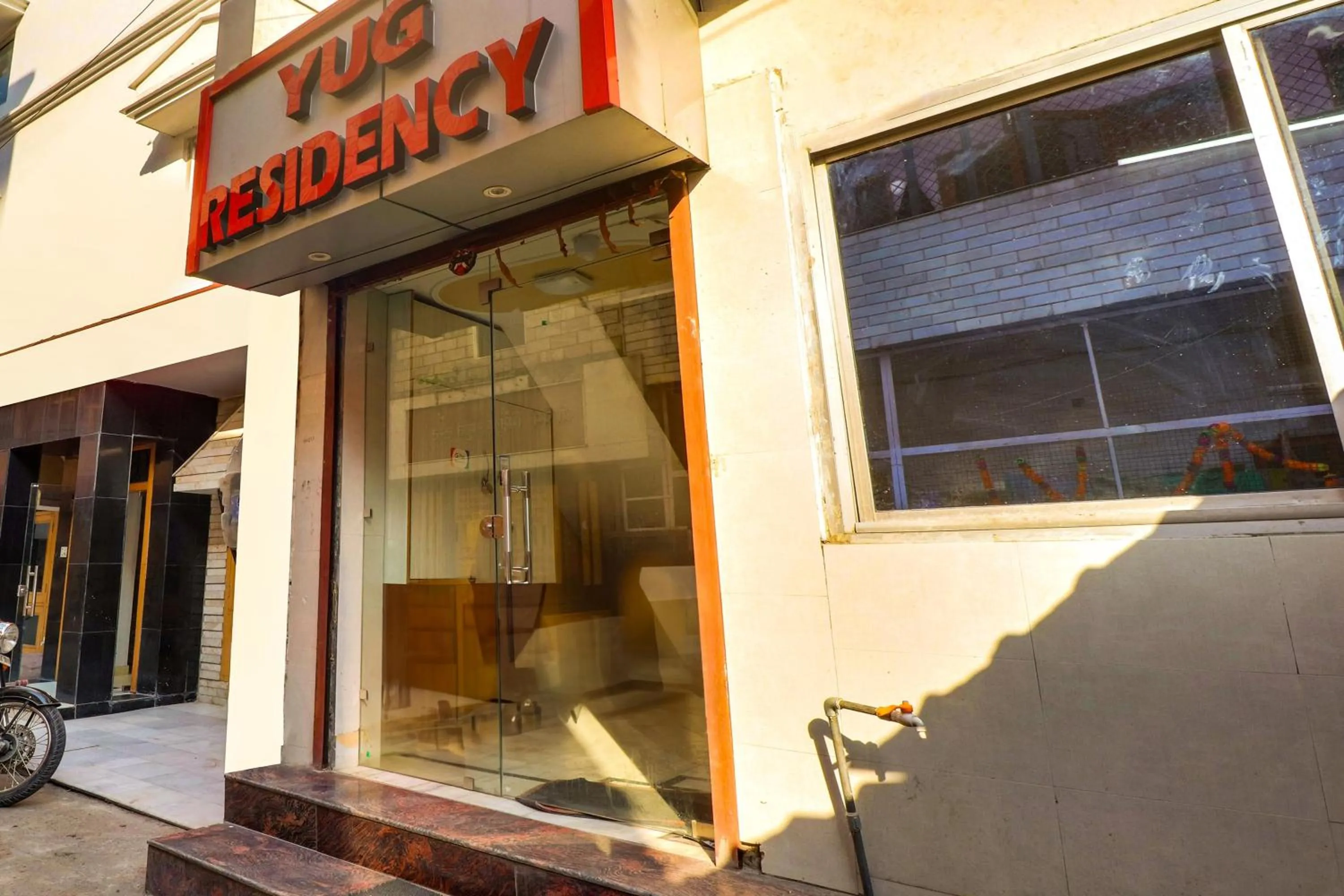 Facade/entrance in Hotel O Yug Residency