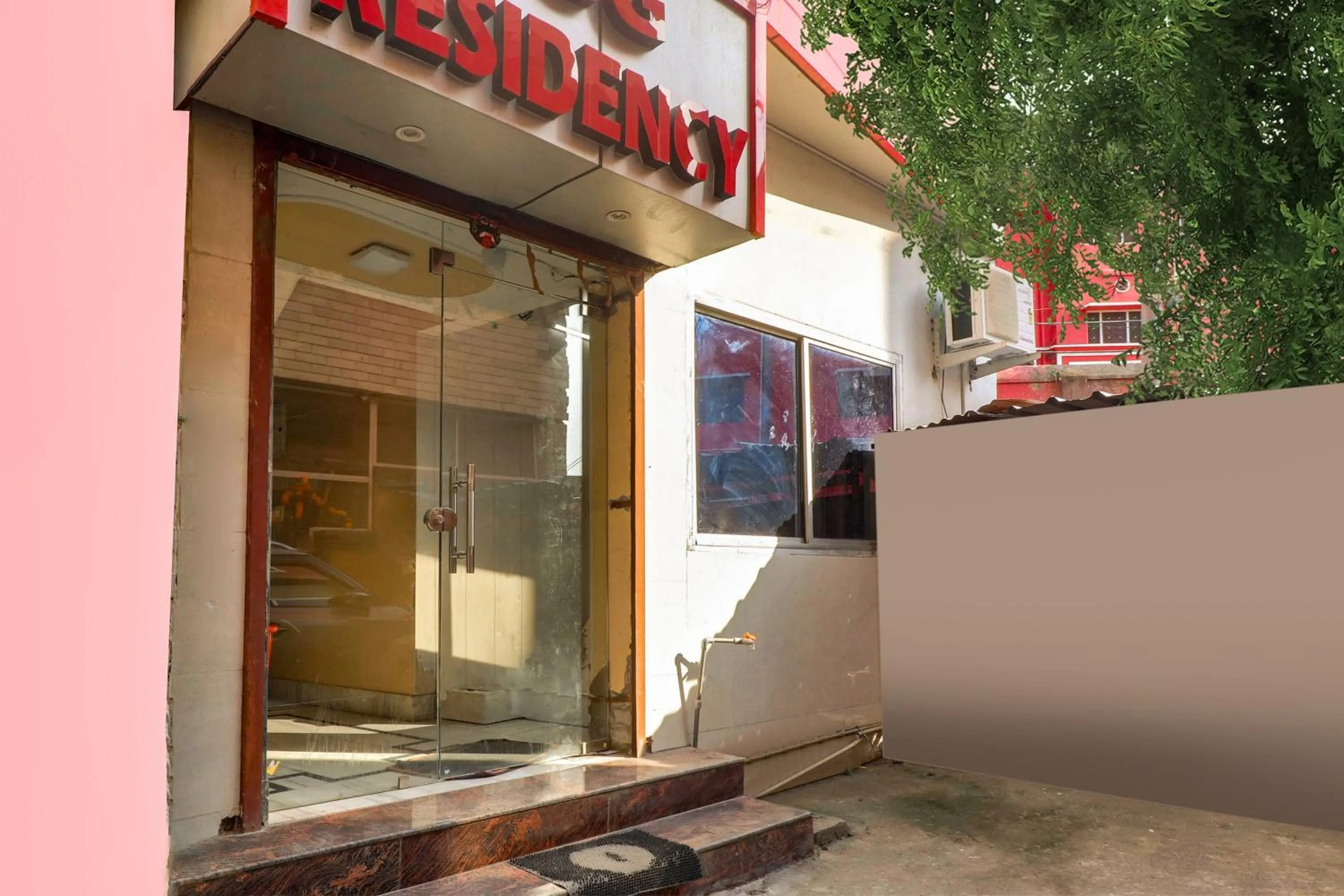 Facade/entrance in Hotel O Yug Residency