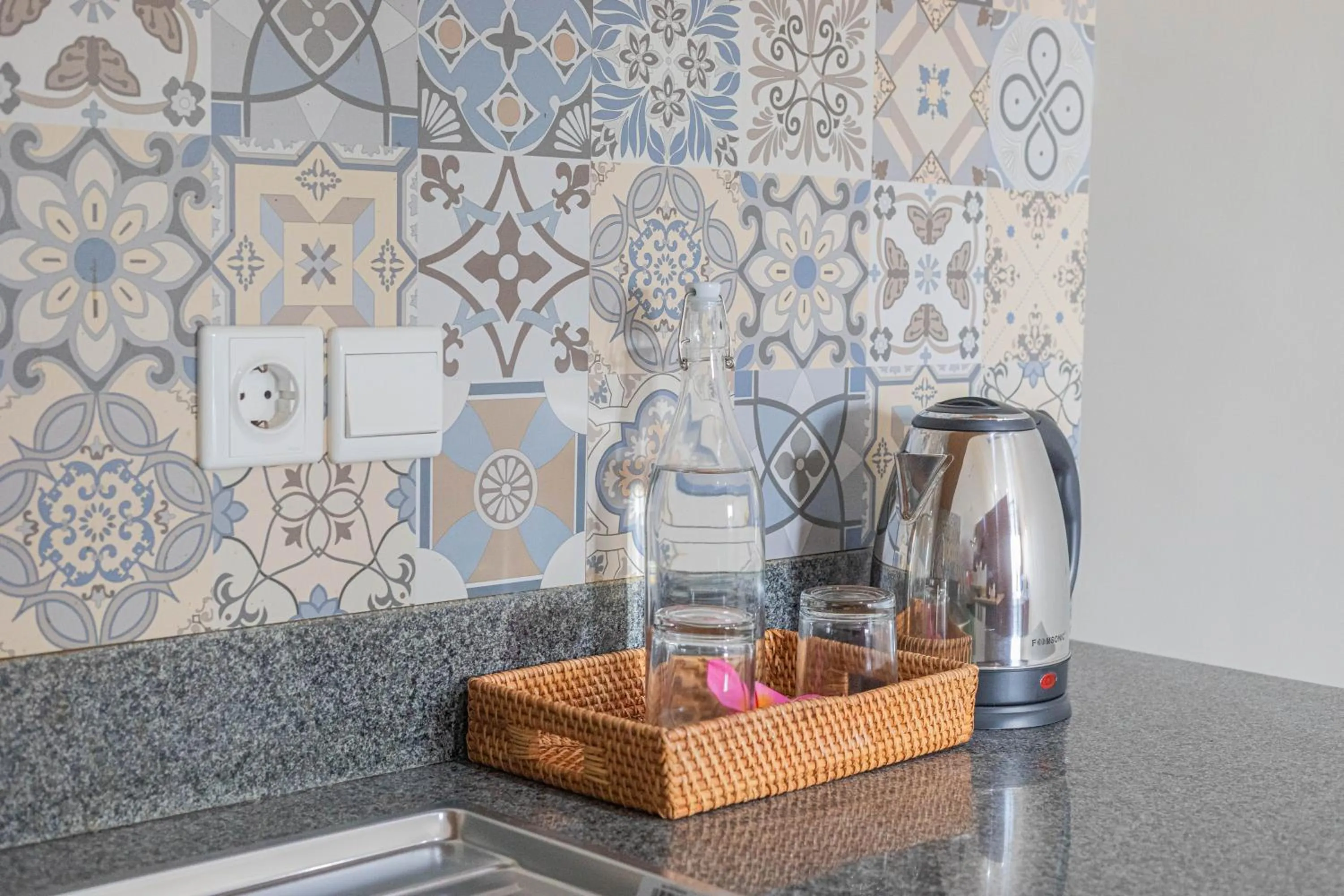 Coffee/tea facilities in Candra Loka Studio & Apartment by The Loka