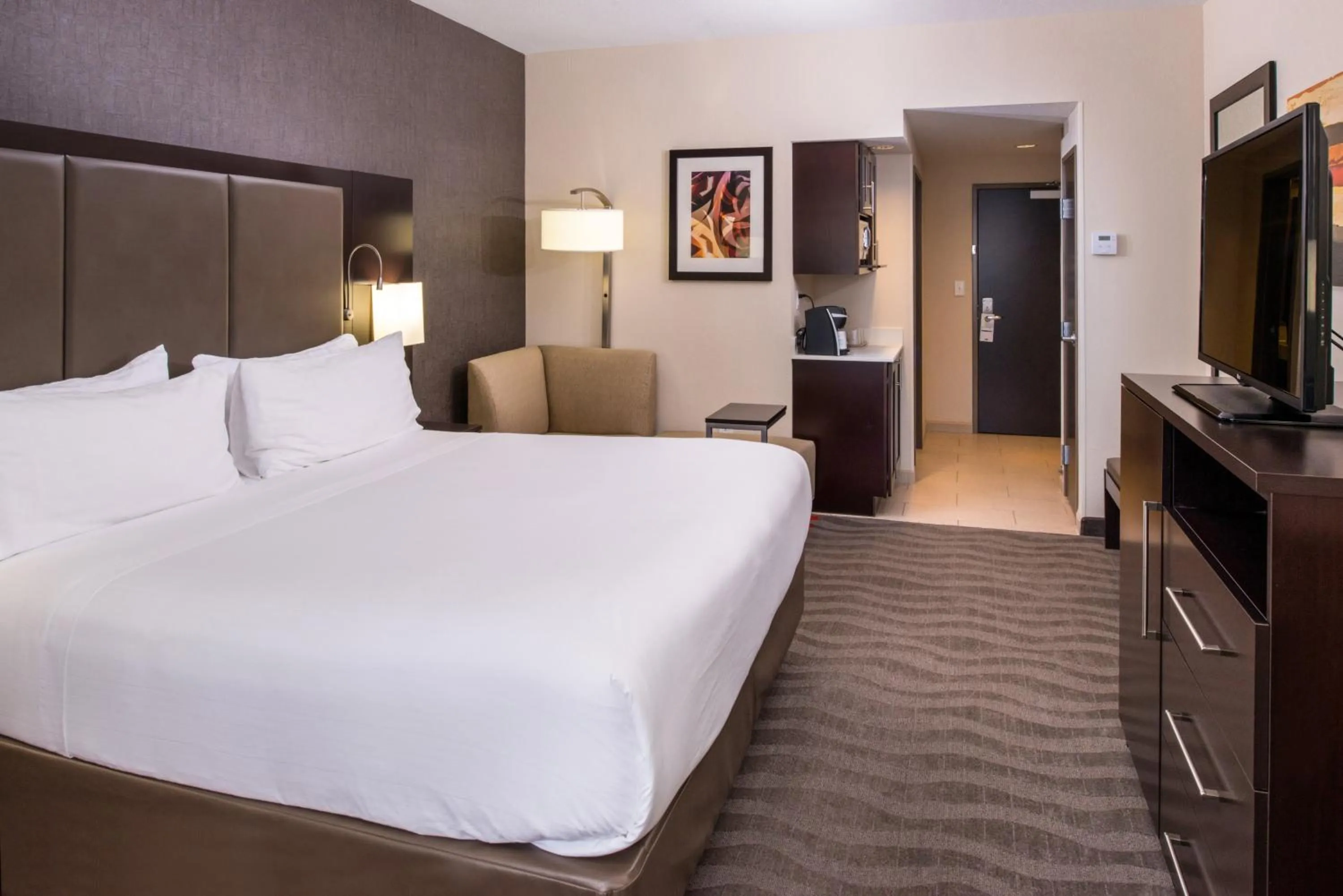 Photo of the whole room, Bed in Holiday Inn Express & Suites Monroe by IHG
