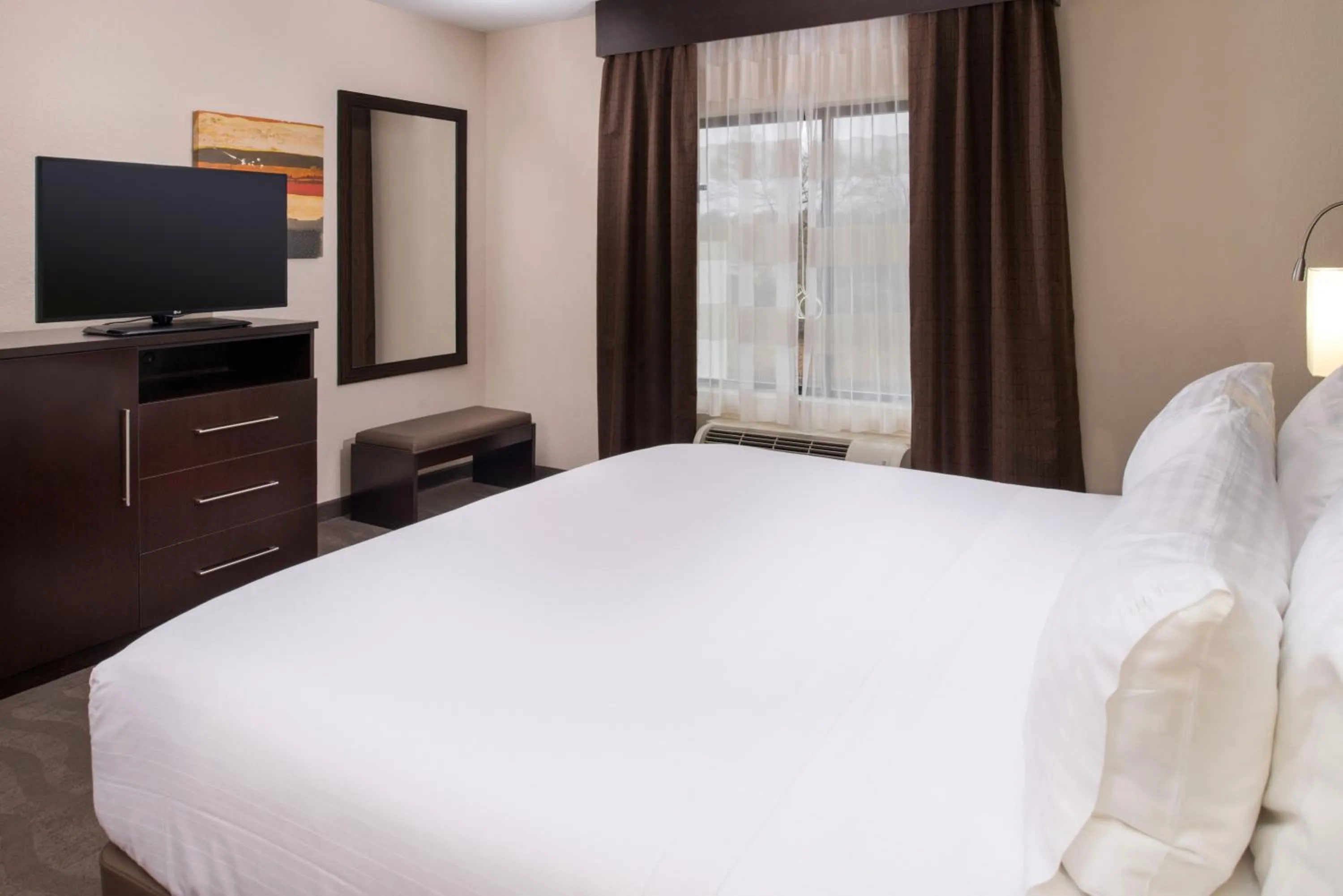 Photo of the whole room, Bed in Holiday Inn Express & Suites Monroe by IHG