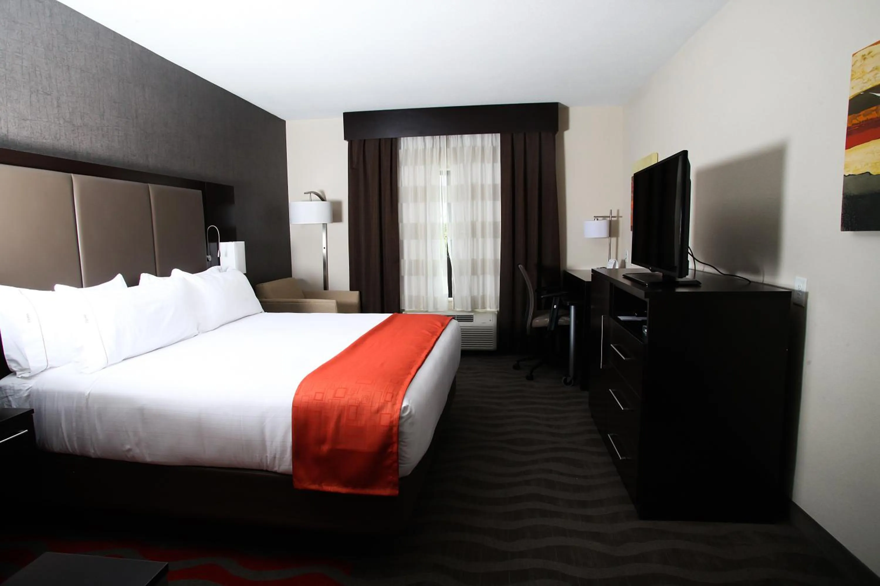 Photo of the whole room, Bed in Holiday Inn Express & Suites Monroe by IHG