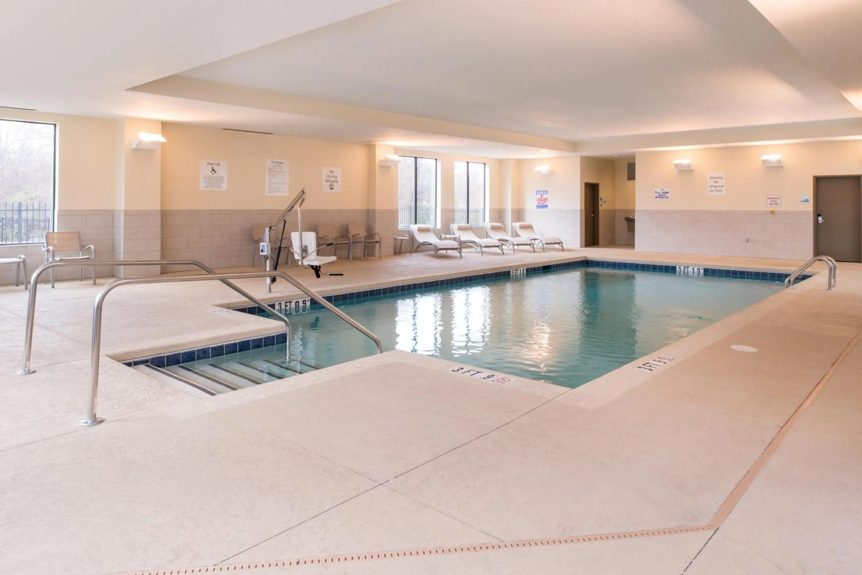 Swimming pool in Holiday Inn Express & Suites Monroe by IHG