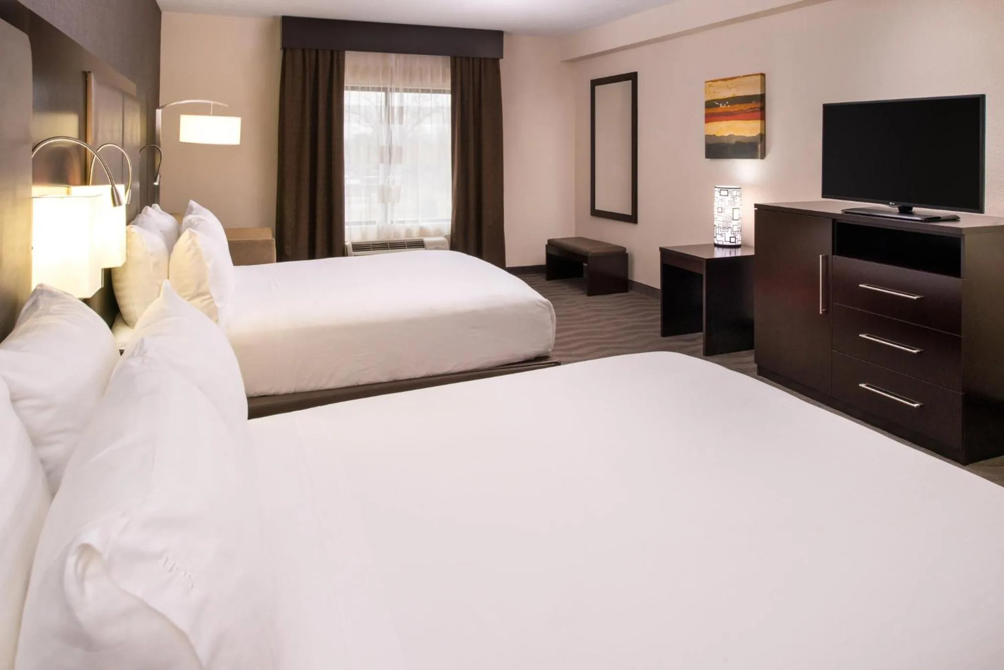 Photo of the whole room, Bed in Holiday Inn Express & Suites Monroe by IHG