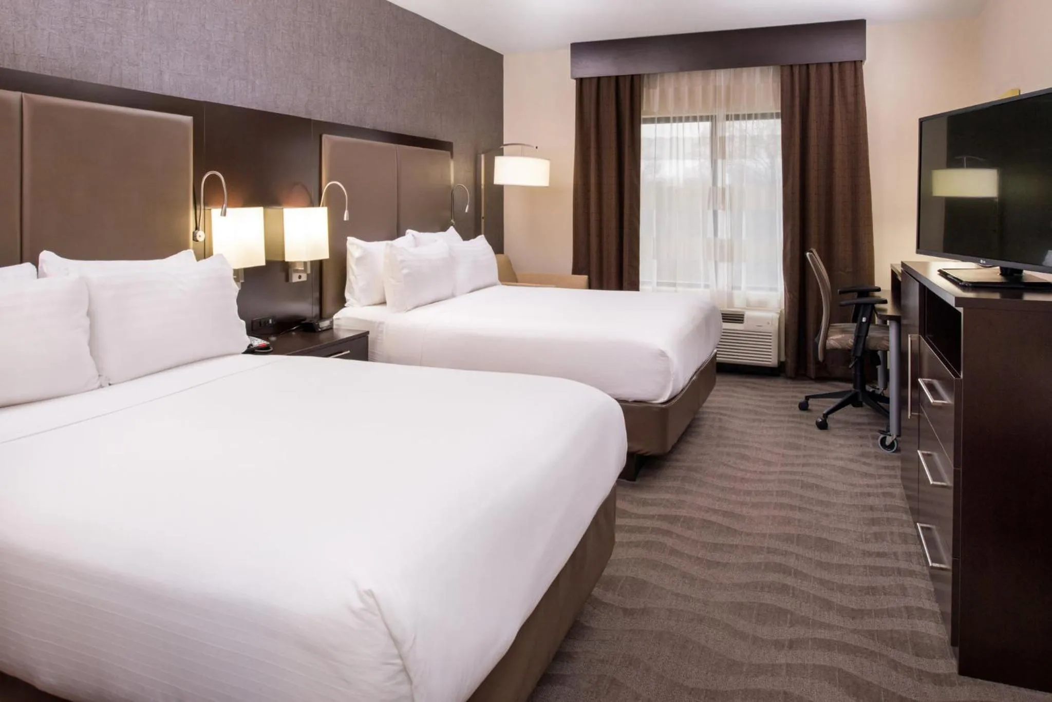 Photo of the whole room, Bed in Holiday Inn Express & Suites Monroe by IHG