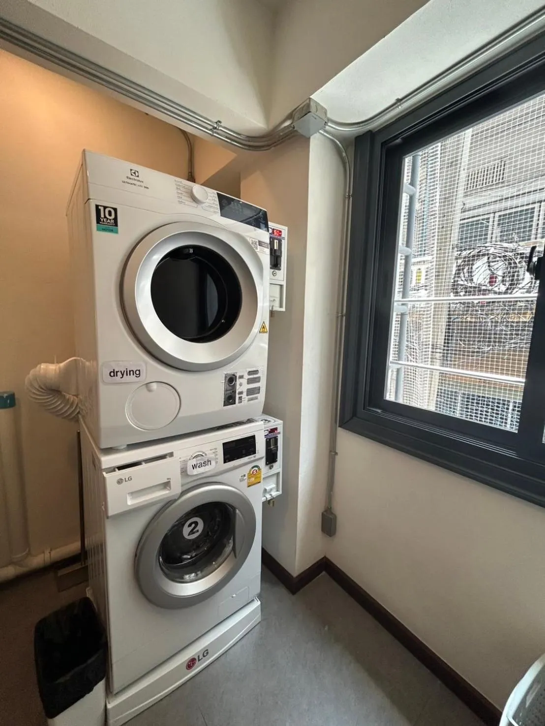 flat iron in N5 Ratchawong Hostel