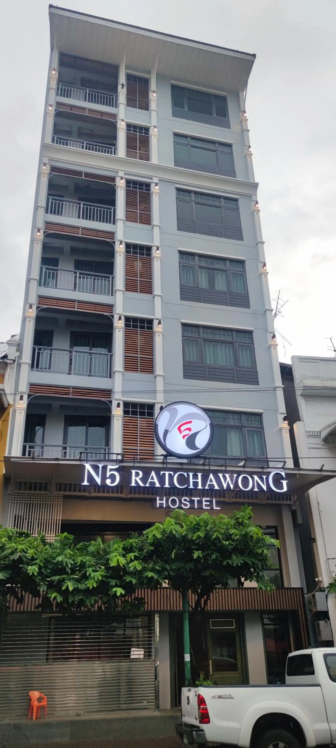 Property building in N5 Ratchawong Hostel