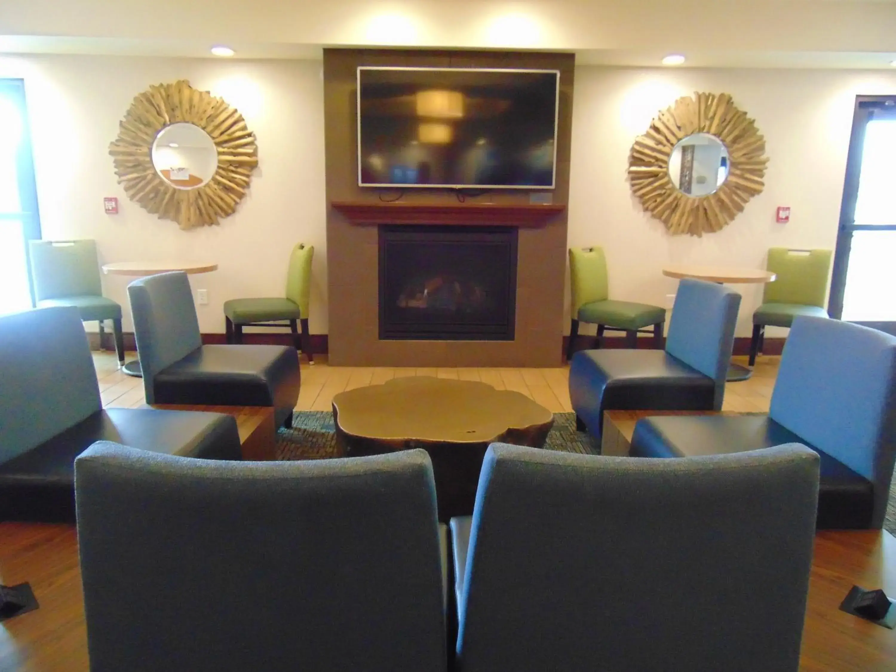 Property building in Holiday Inn Express & Suites Springville-South Provo Area by IHG Property building in Holiday Inn Express & Suites Springville-South Provo Area by IHG