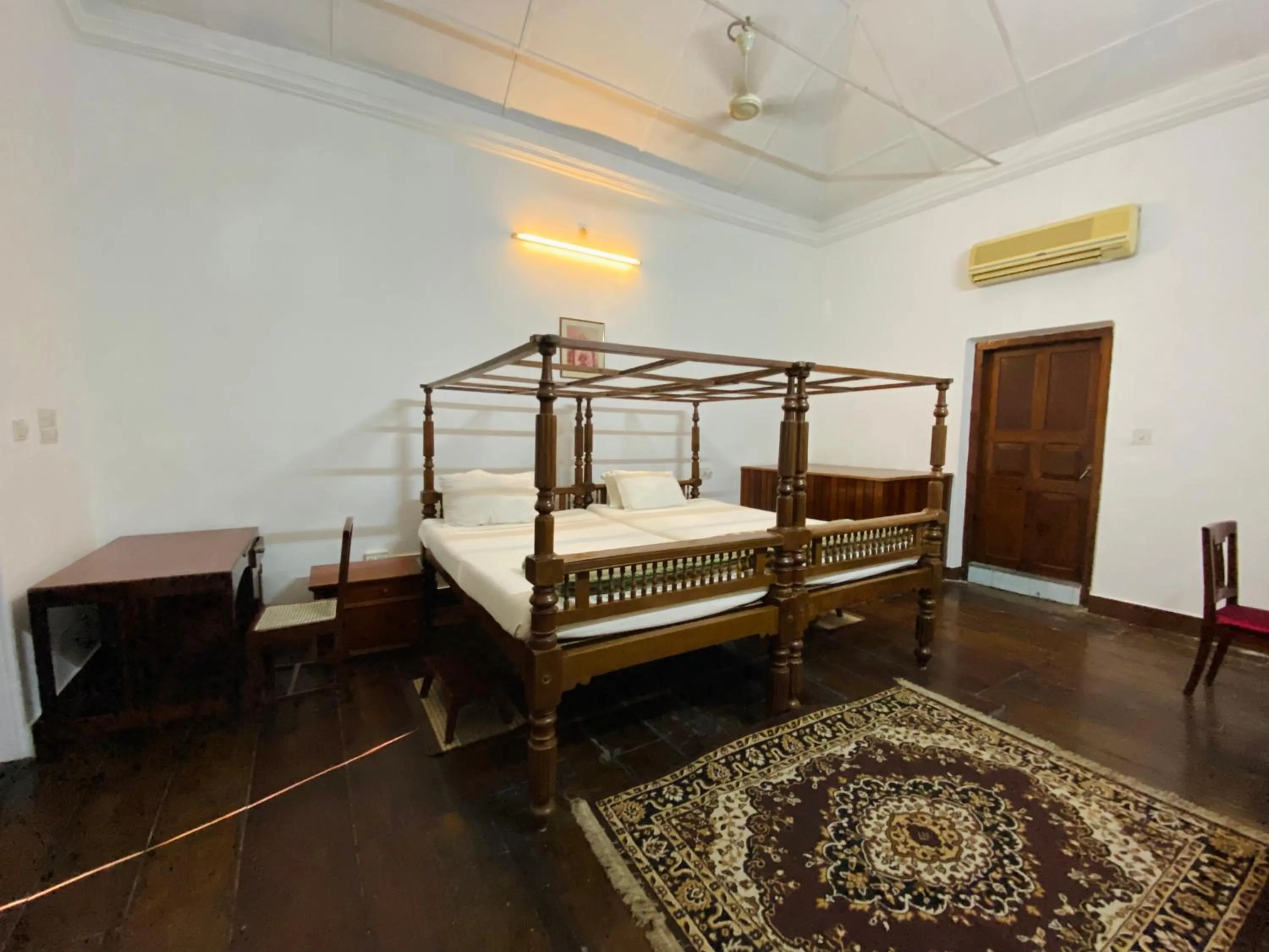 Bed in Ballard Bungallow