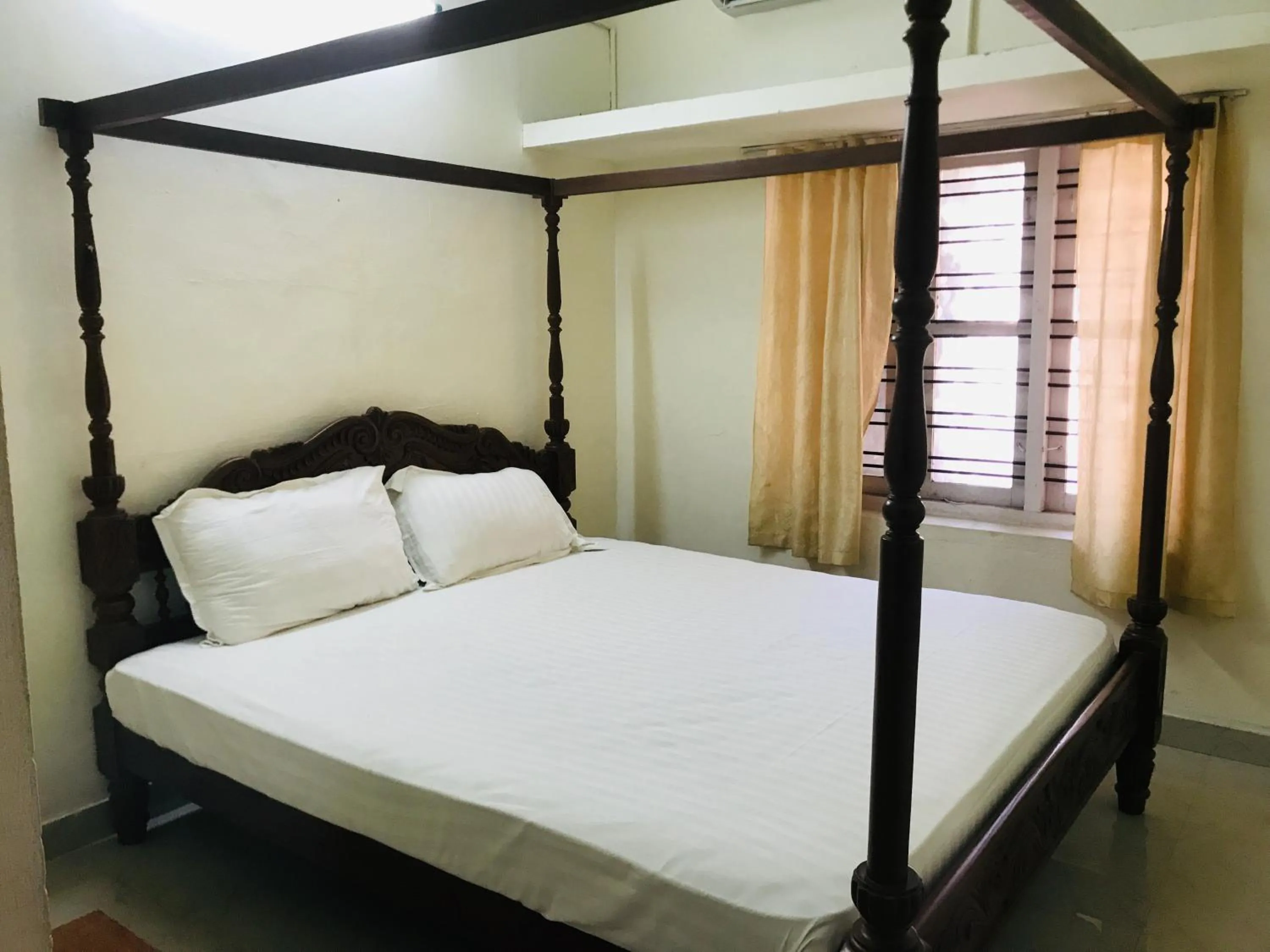 Bed in Ballard Bungallow