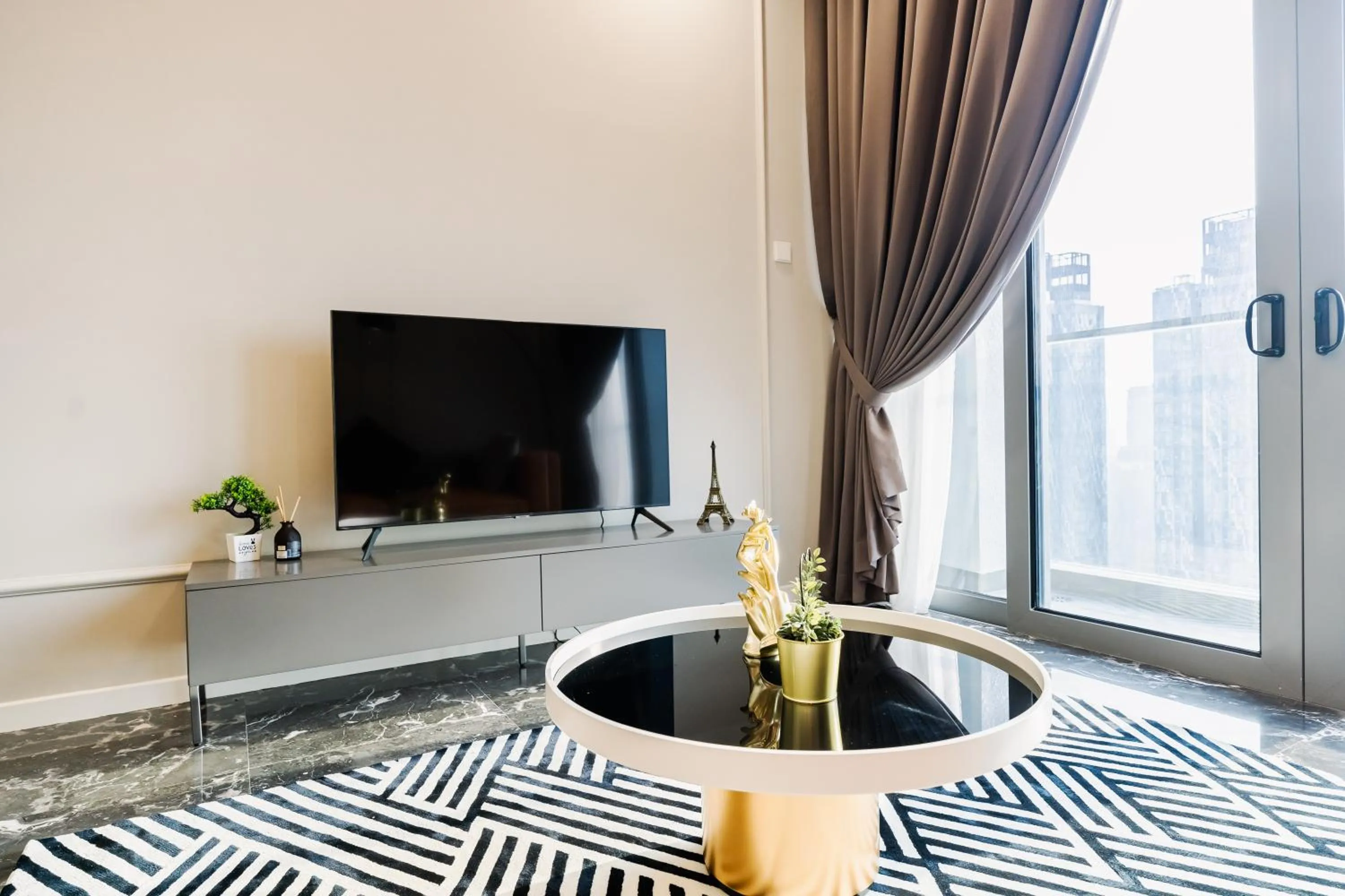 Communal lounge/ TV room in Royce KLCC Kuala Lumpur City Centre by Dormeo Destinations