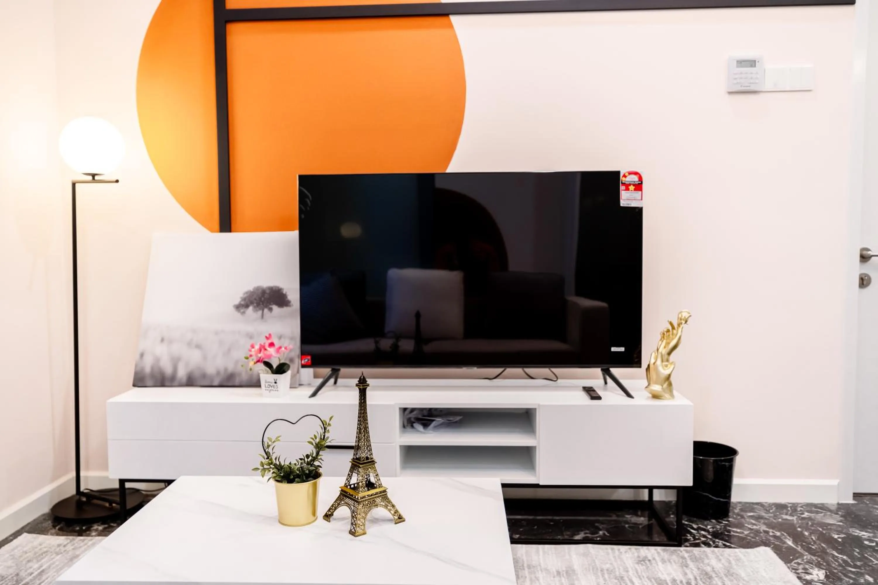 Communal lounge/ TV room in Royce KLCC Kuala Lumpur City Centre by Dormeo Destinations