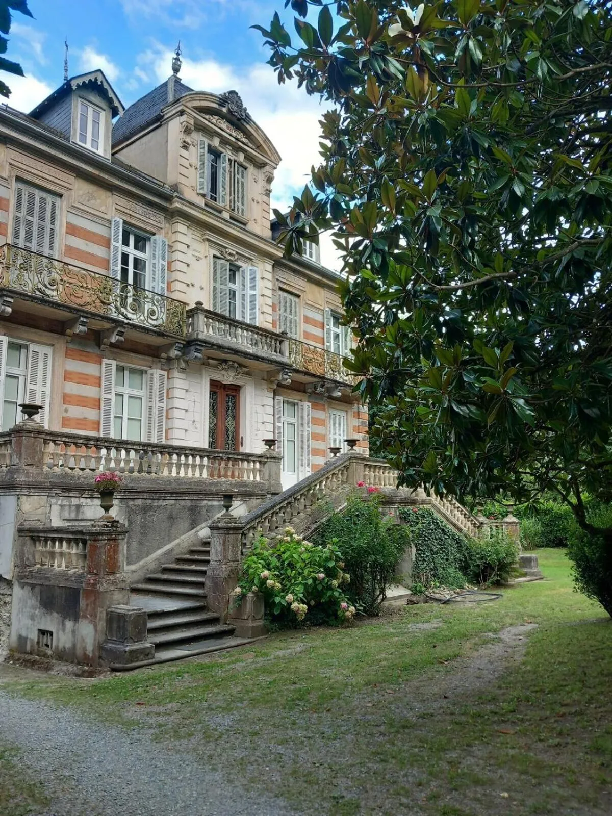 Property building in Villa du Lys