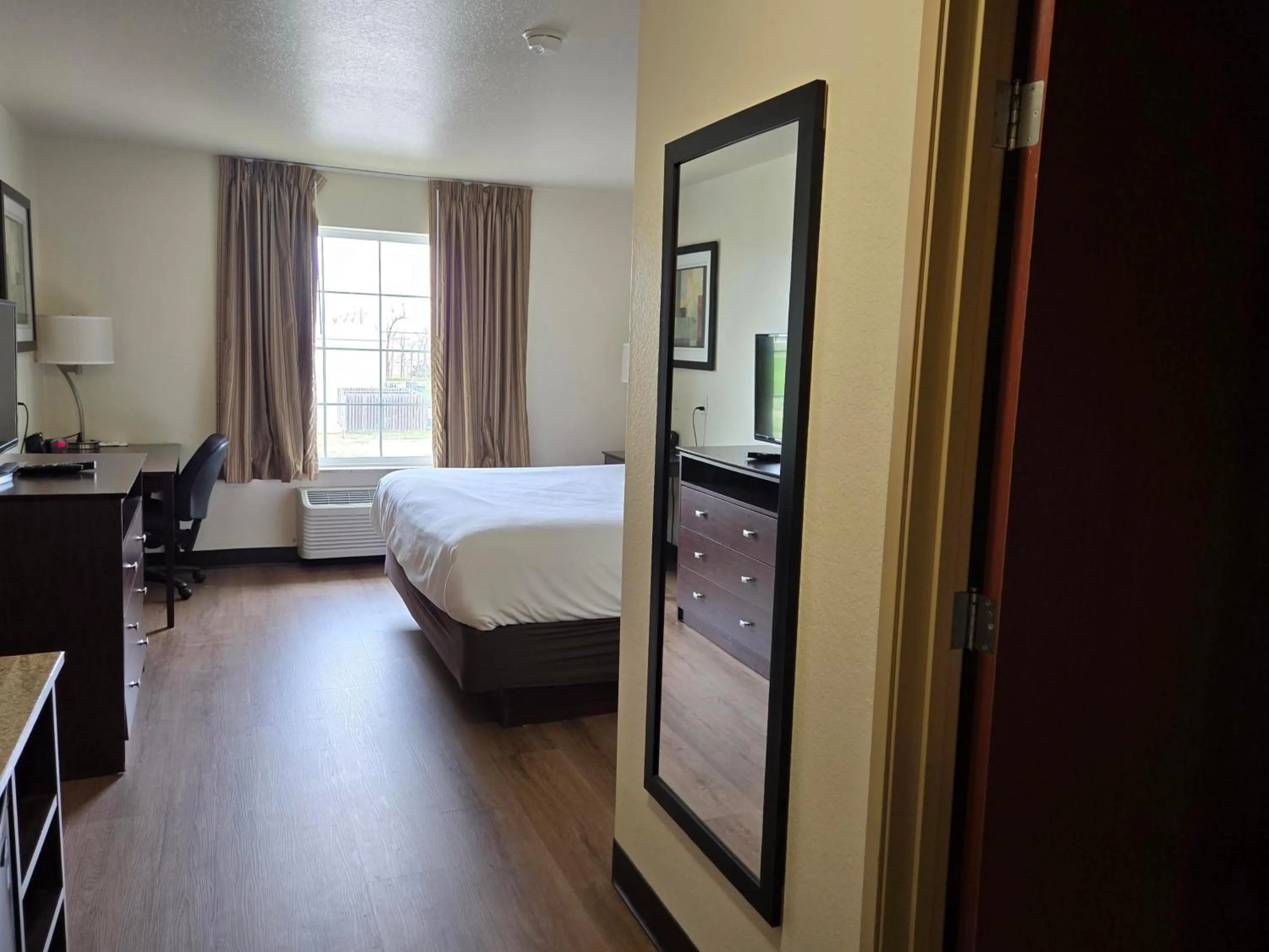 Bed in Cobblestone Inn & Suites - Schuyler