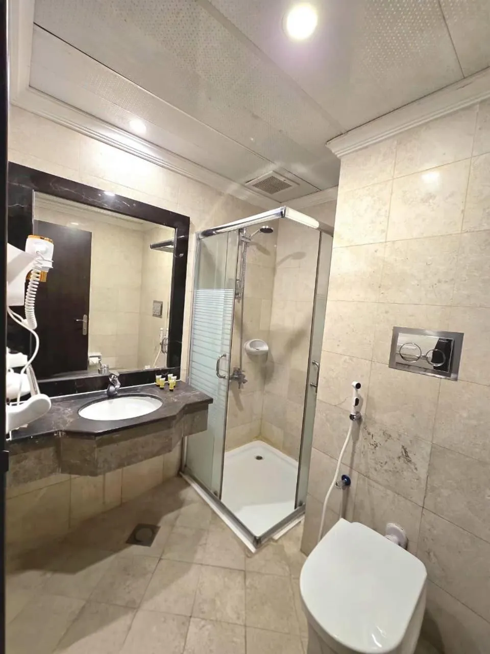 Bathroom in Miaad Al Majd Hotel