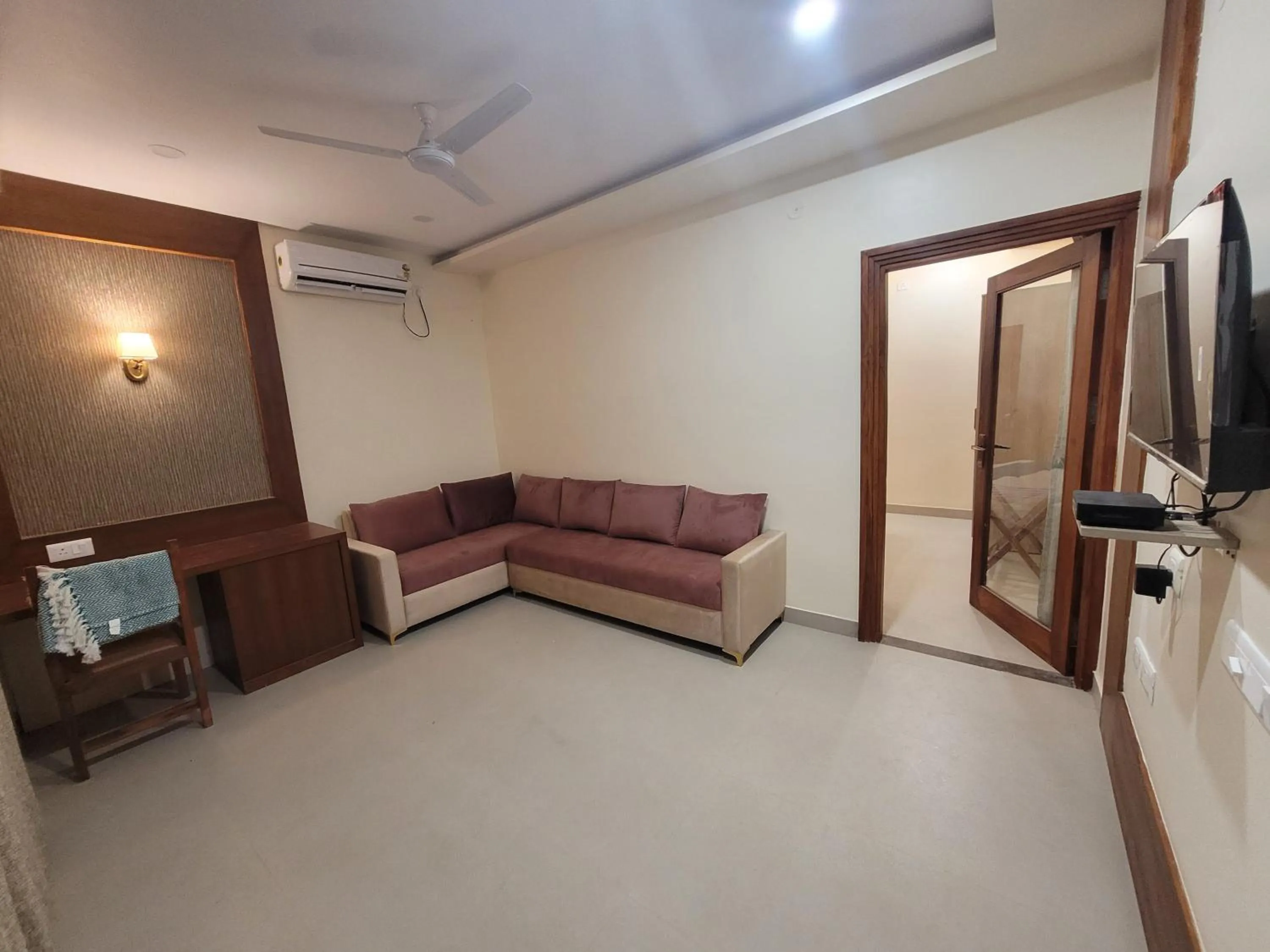 Living room in Hotel Ananda Kashi