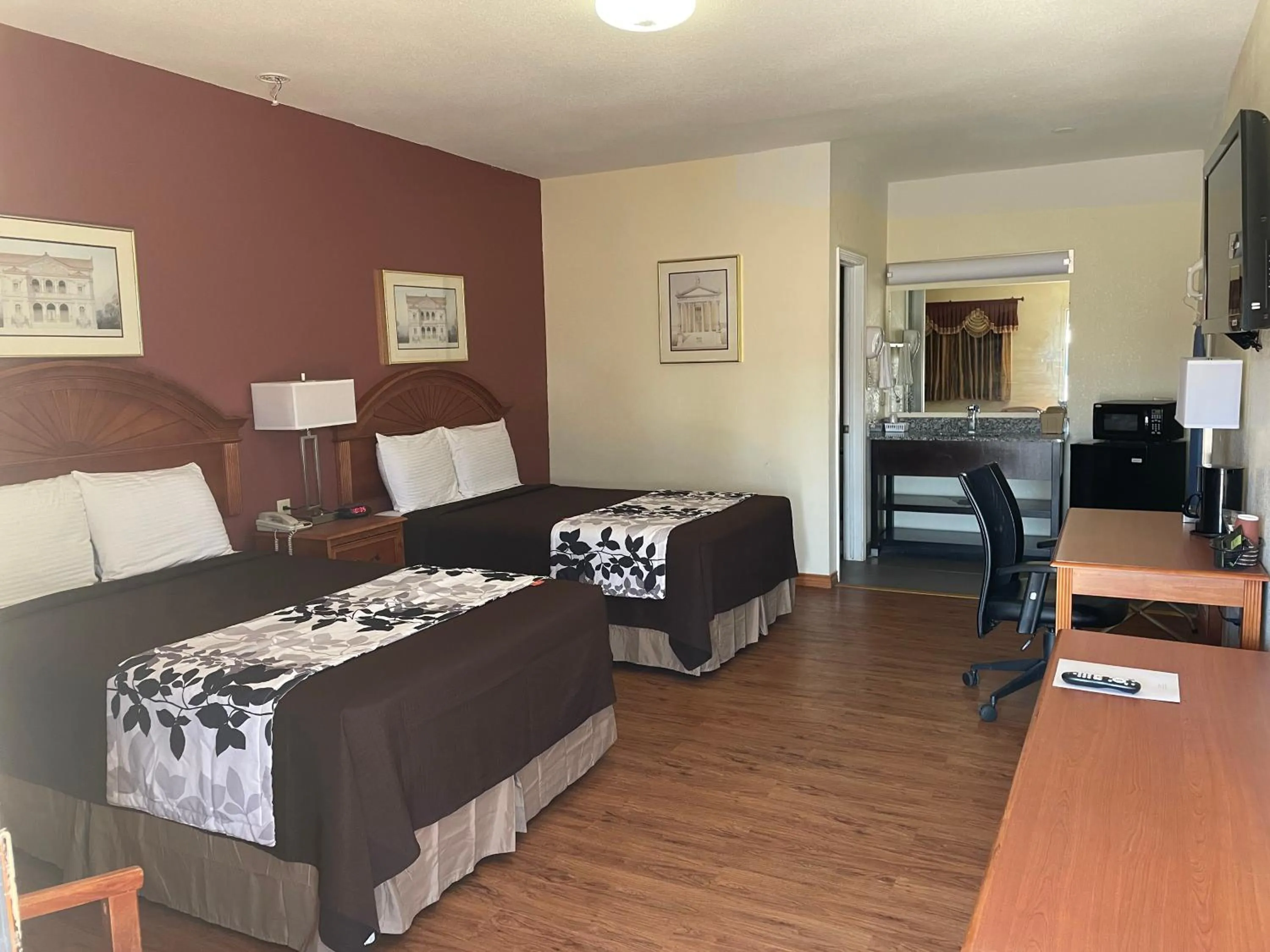 Bed in Relax Inn Dilley