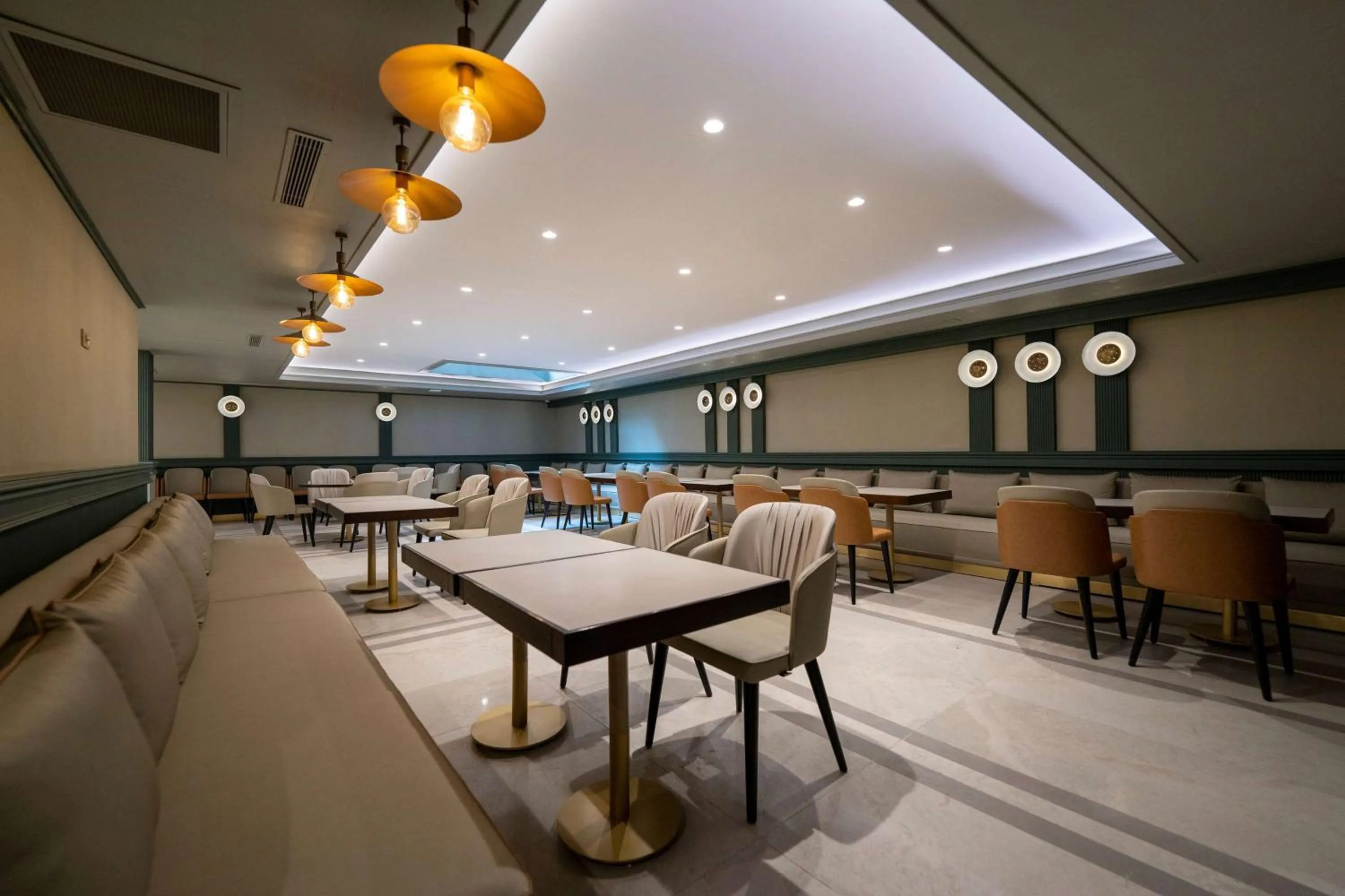Restaurant/places to eat in Days Inn by Wyndham Istanbul Bomonti