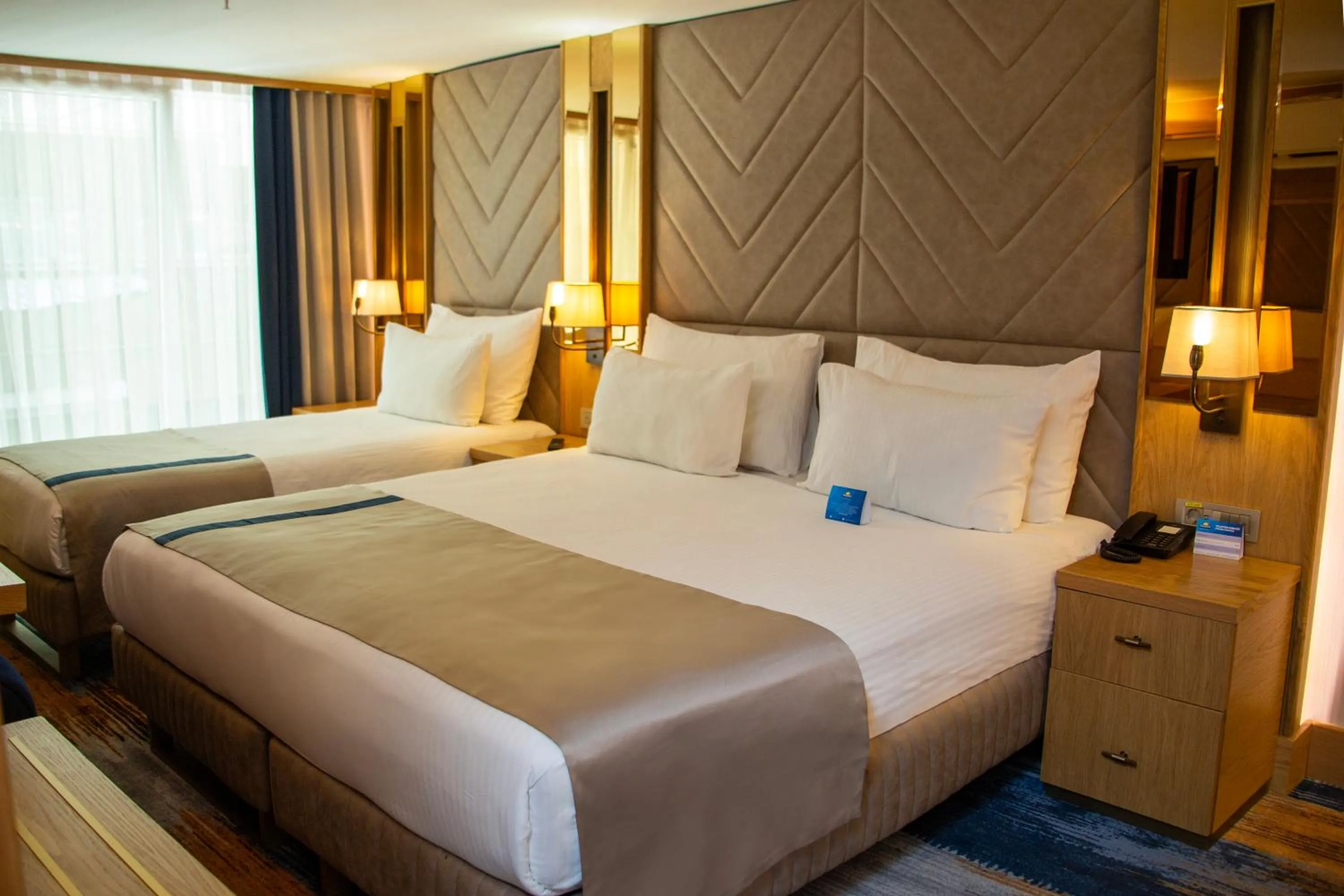 Photo of the whole room, Bed in Days Inn by Wyndham Istanbul Bomonti