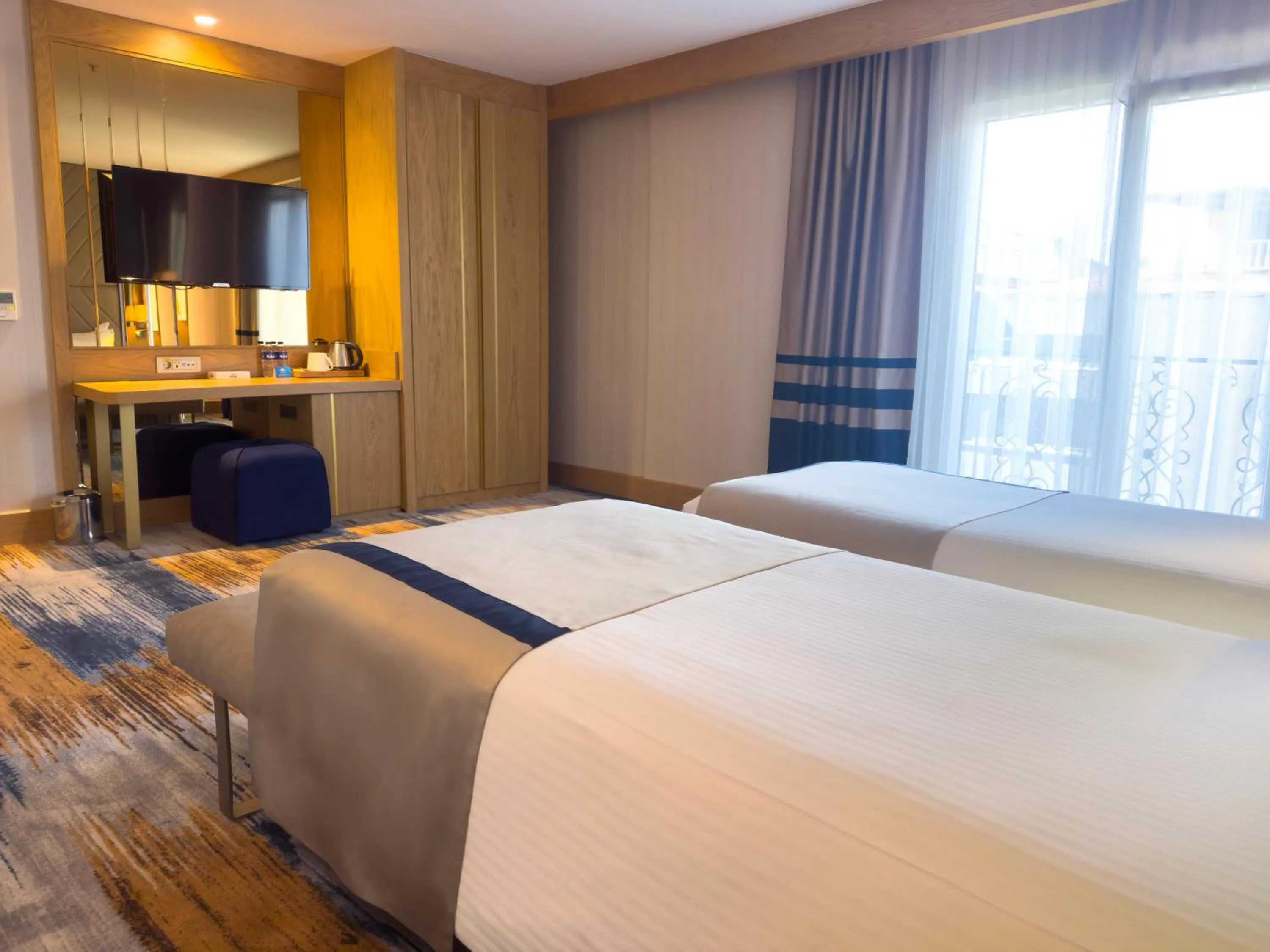 Photo of the whole room, Bed in Days Inn by Wyndham Istanbul Bomonti
