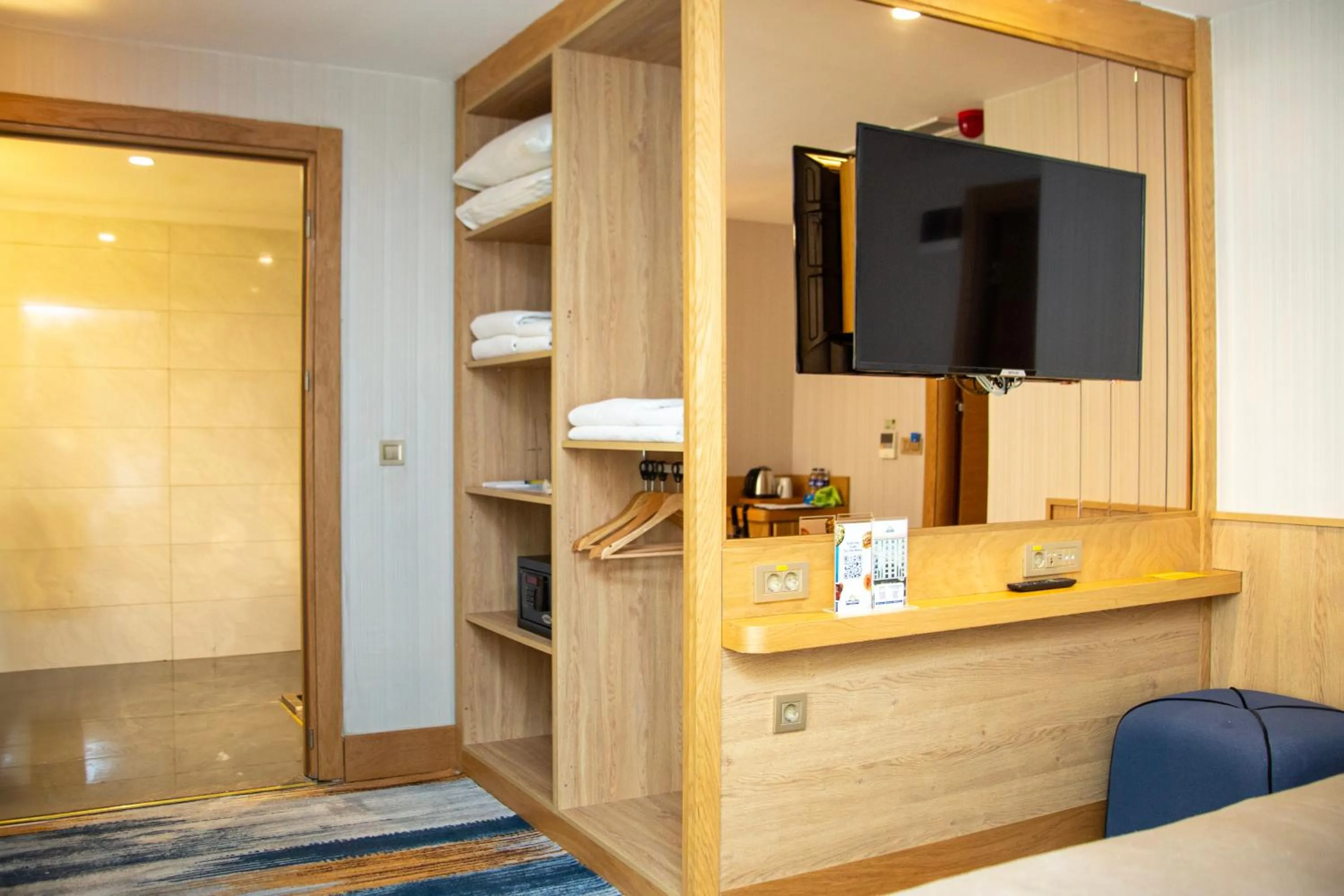 Photo of the whole room, Bed in Days Inn by Wyndham Istanbul Bomonti