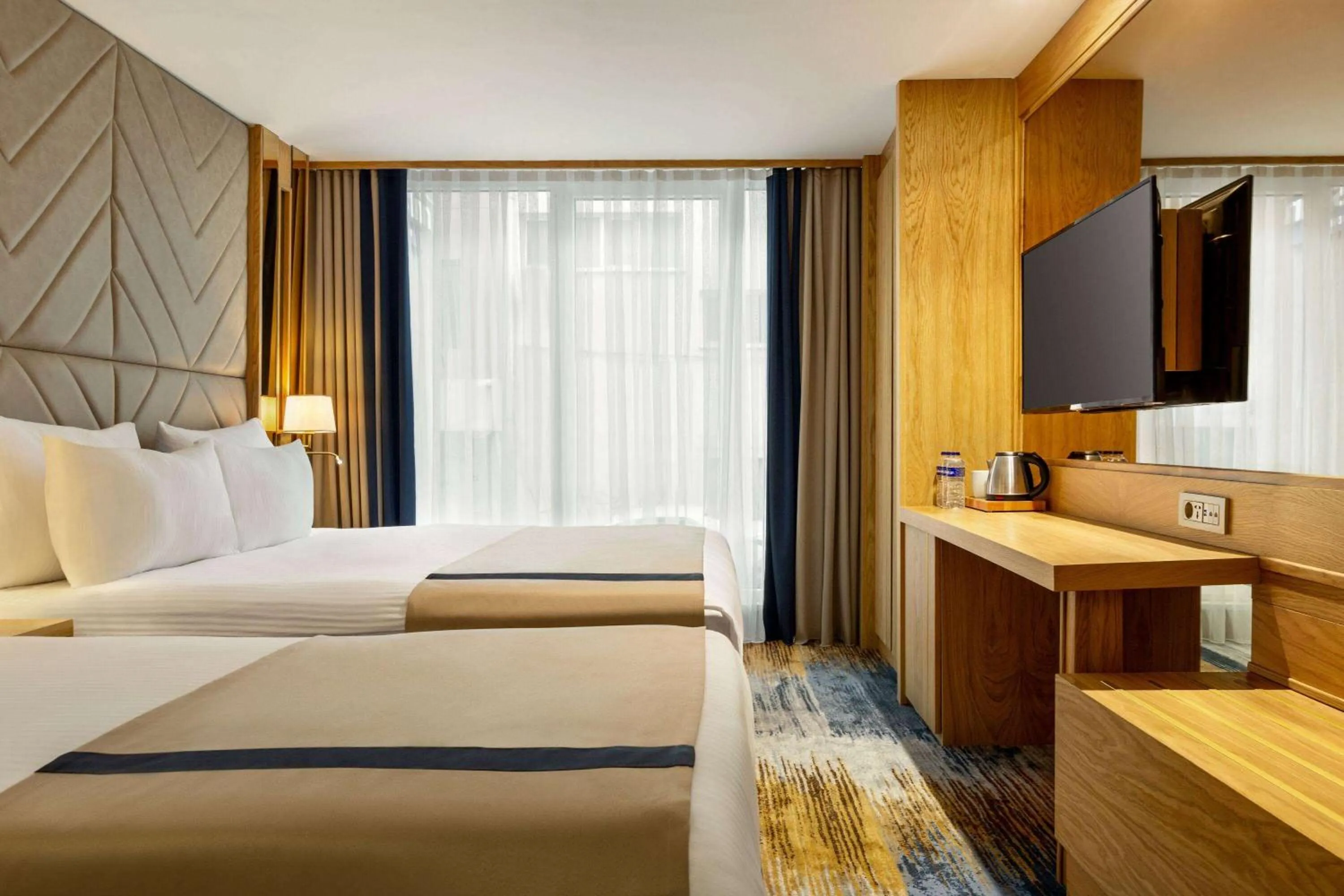 Photo of the whole room, Bed in Days Inn by Wyndham Istanbul Bomonti