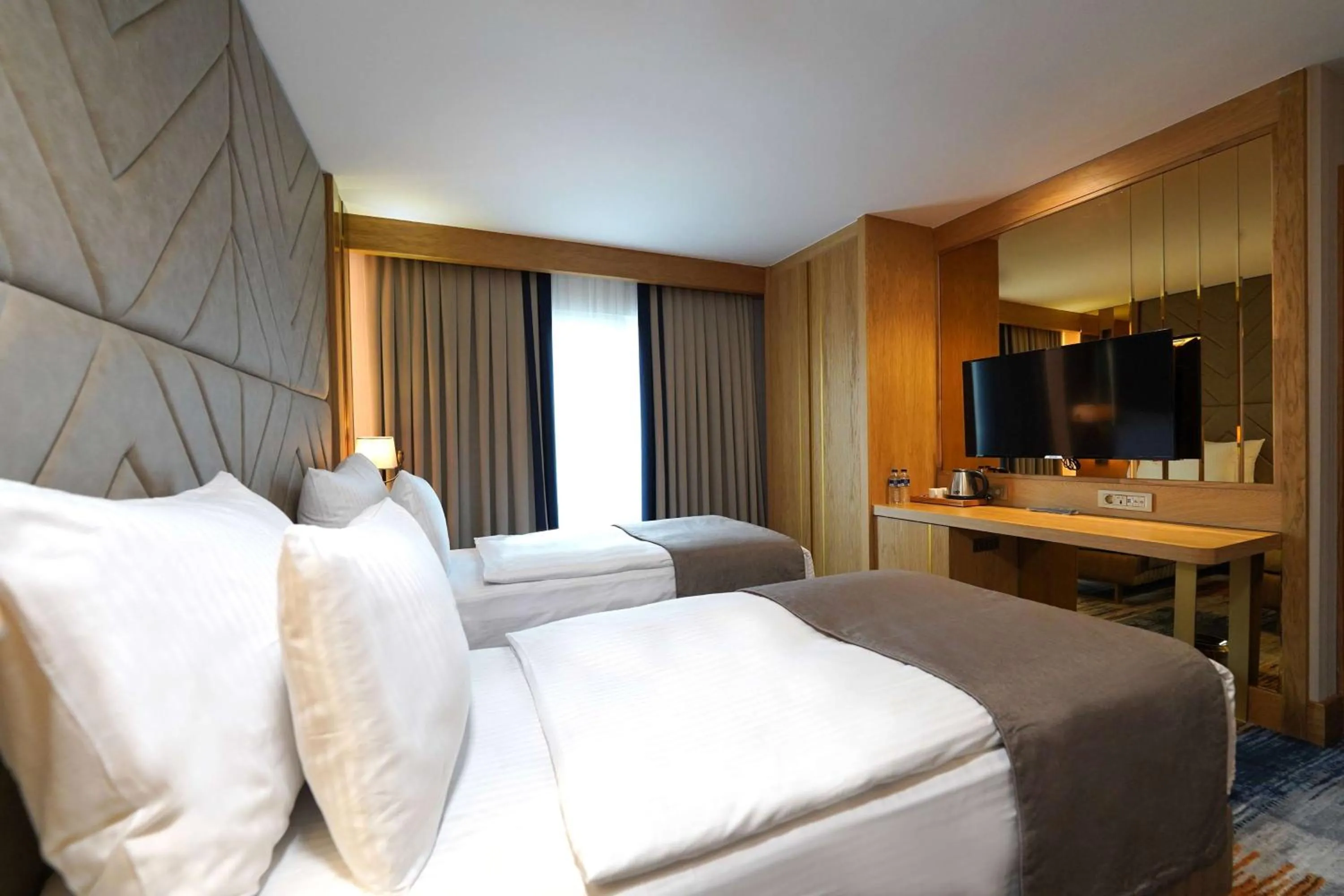 Photo of the whole room, Bed in Days Inn by Wyndham Istanbul Bomonti