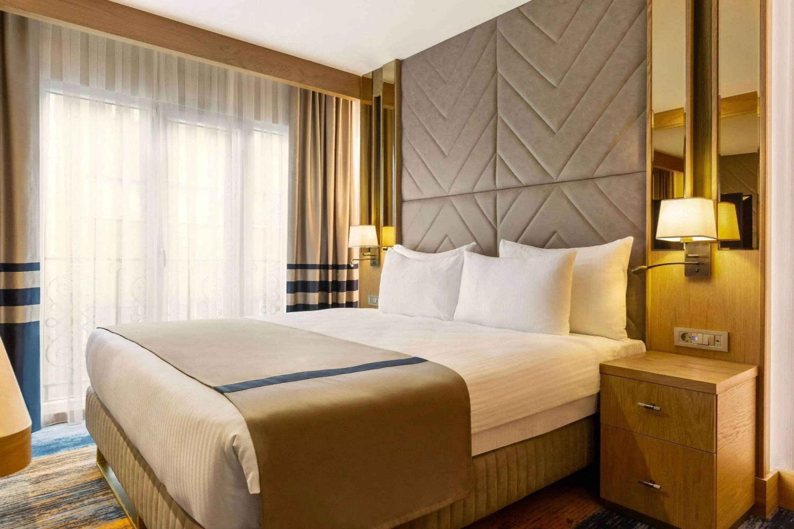 Photo of the whole room, Bed in Days Inn by Wyndham Istanbul Bomonti Photo of the whole room, Bed in Days Inn by Wyndham Istanbul Bomonti