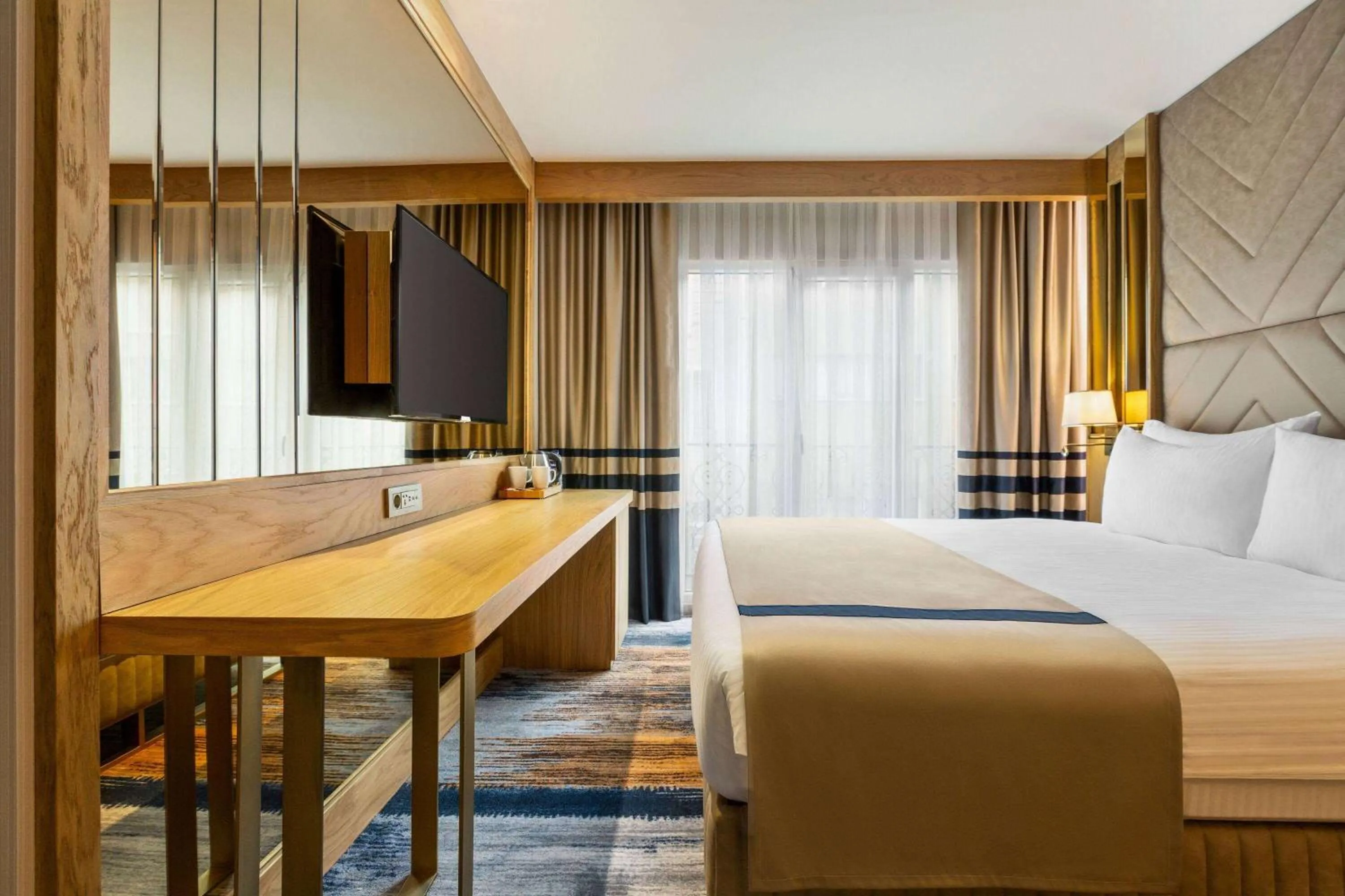 Photo of the whole room, Bed in Days Inn by Wyndham Istanbul Bomonti