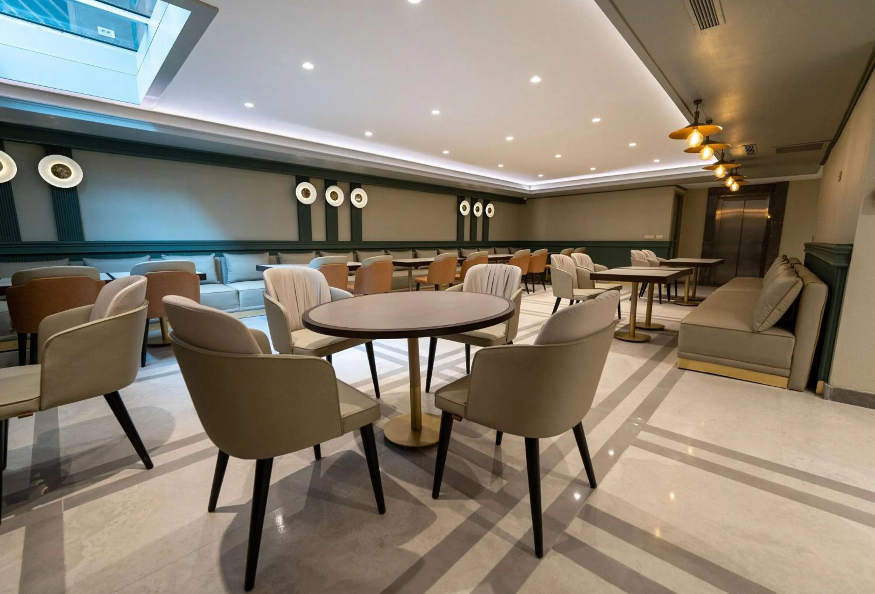 Restaurant/places to eat in Days Inn by Wyndham Istanbul Bomonti