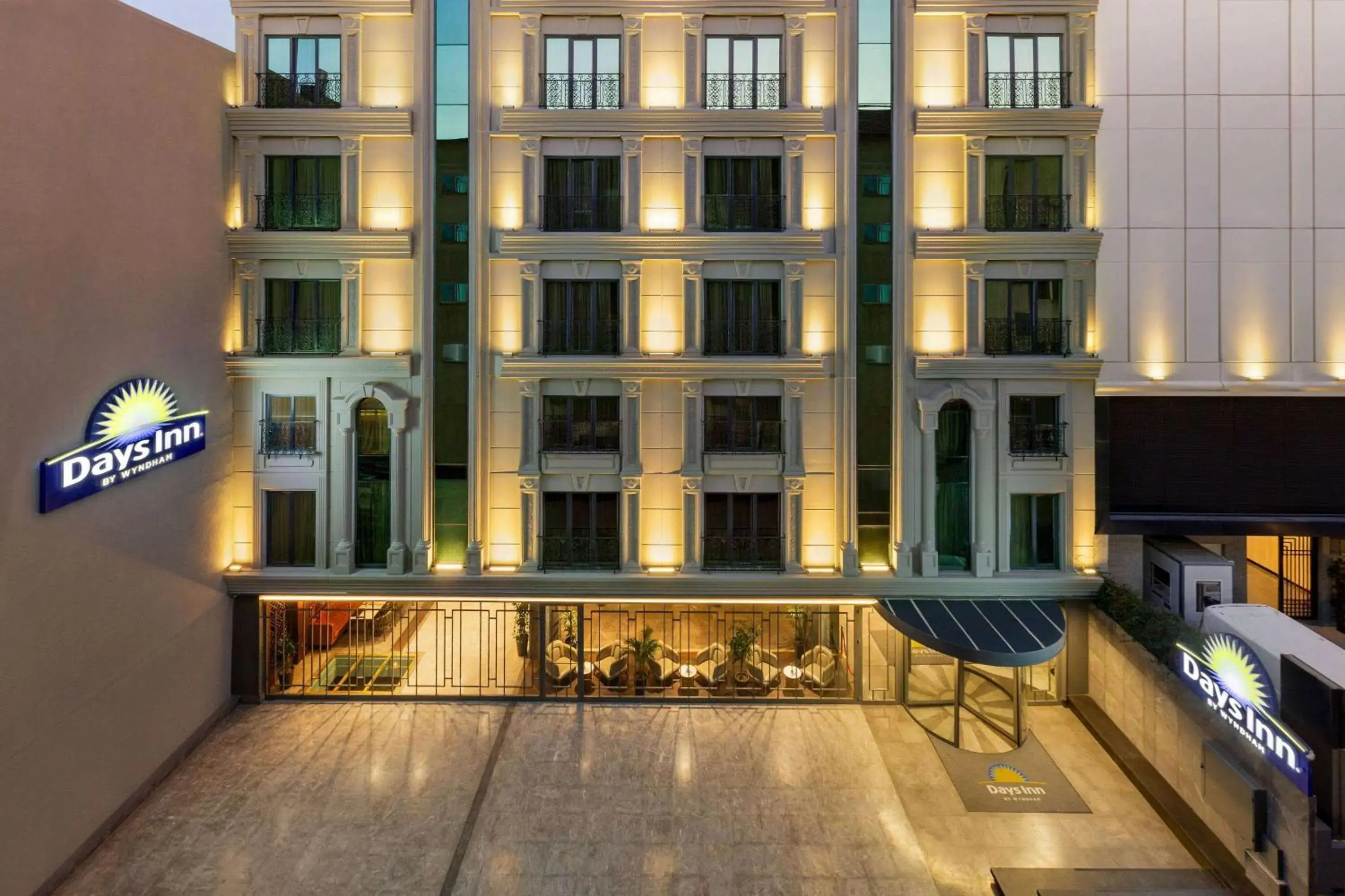 Property building in Days Inn by Wyndham Istanbul Bomonti Property building in Days Inn by Wyndham Istanbul Bomonti