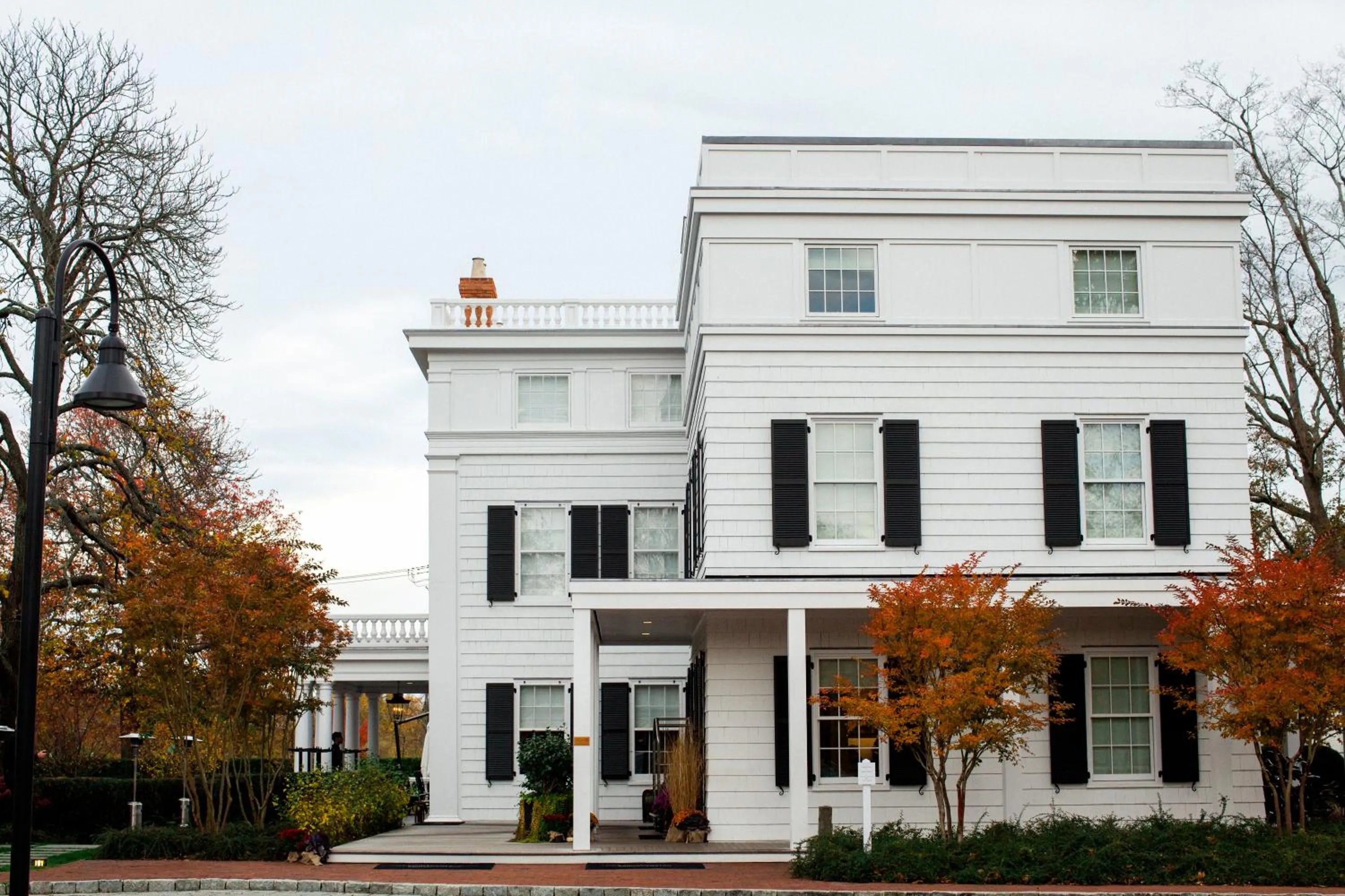 Facade/entrance in Topping Rose House
