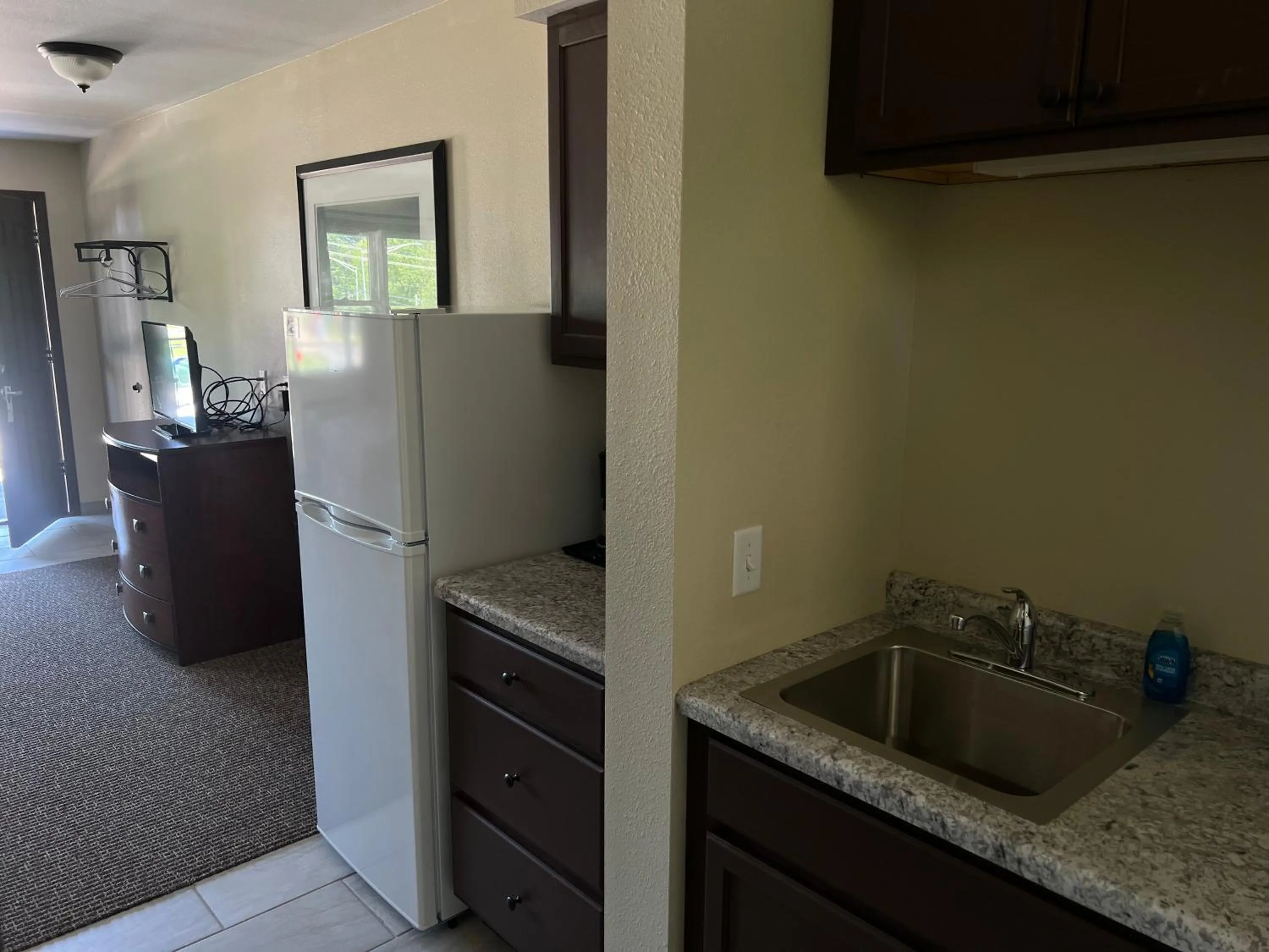 All Star Inn & Suites