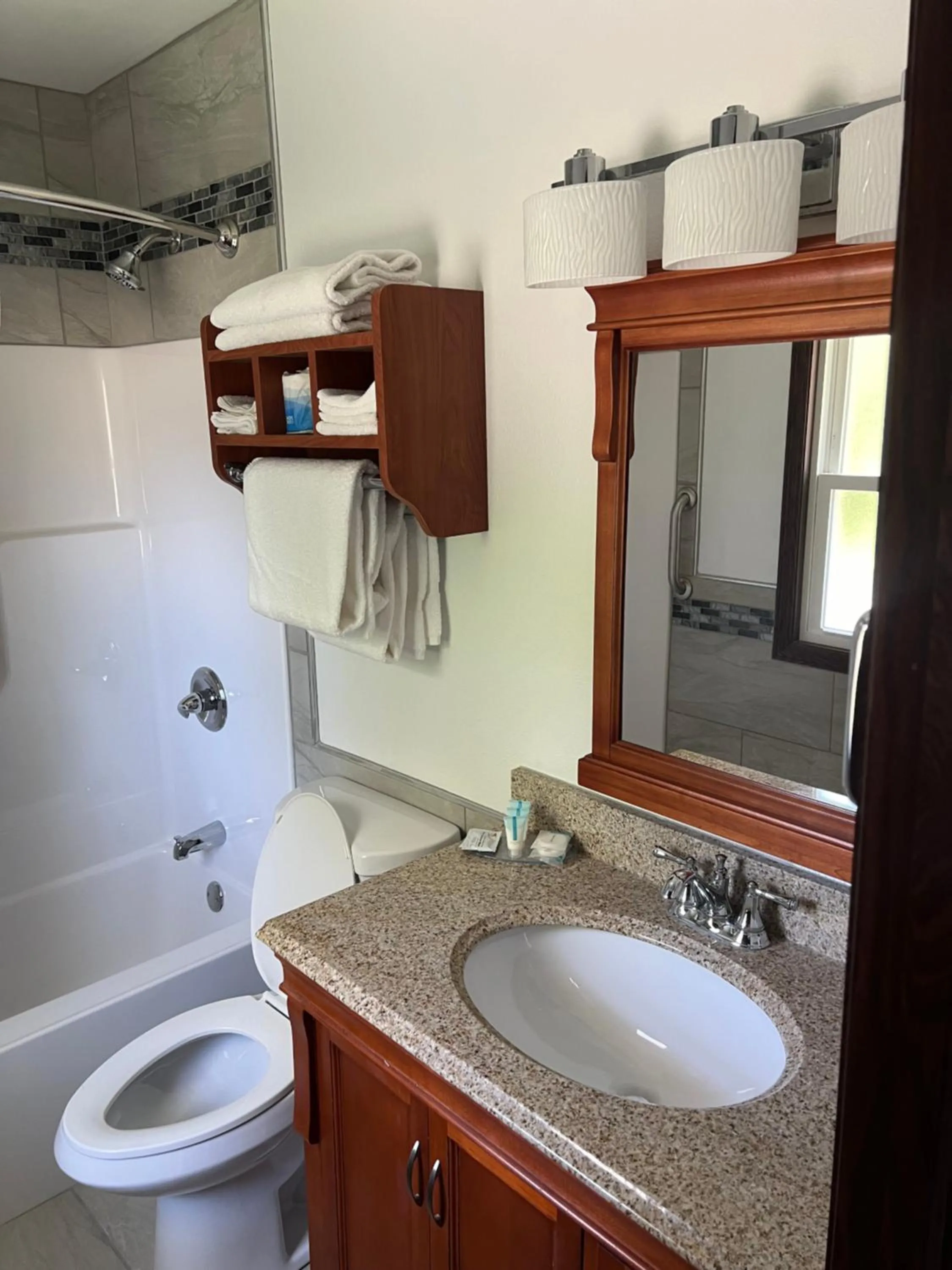 All Star Inn & Suites