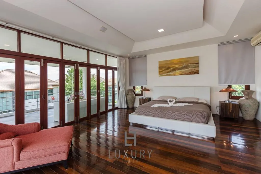 Bed in Unique Pool Villa with 5 Bedrooms and Sea View PM-C1