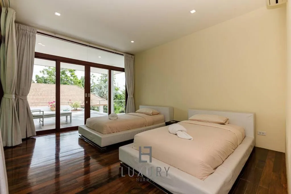 Bed in Unique Pool Villa with 5 Bedrooms and Sea View PM-C1