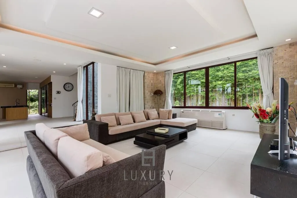 Unique Pool Villa with 5 Bedrooms and Sea View PM-C1