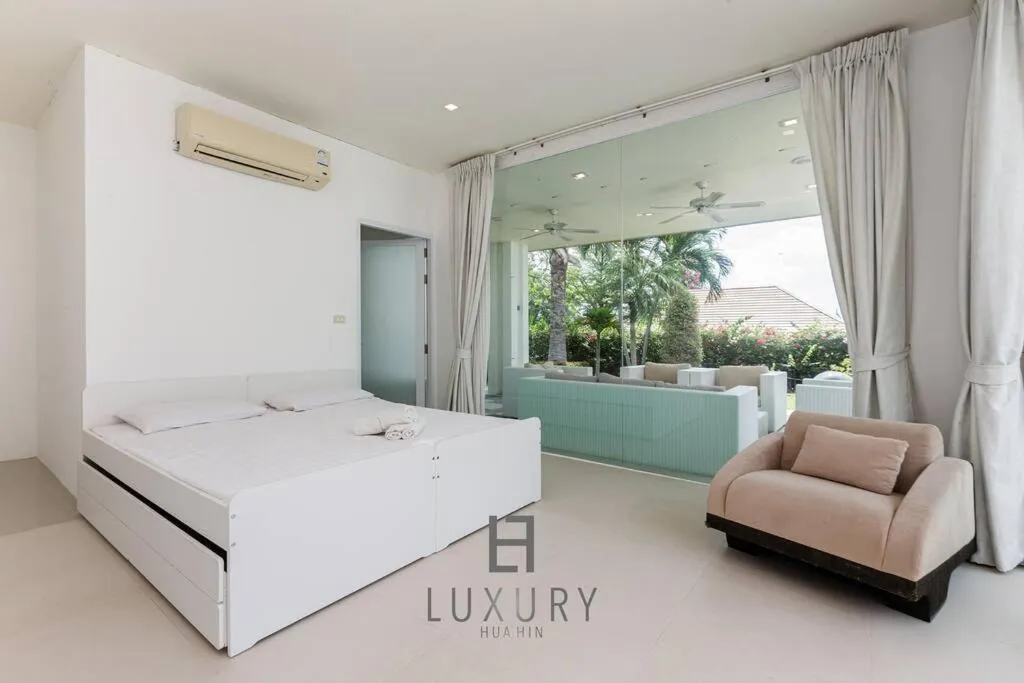 Bed in Unique Pool Villa with 5 Bedrooms and Sea View PM-C1