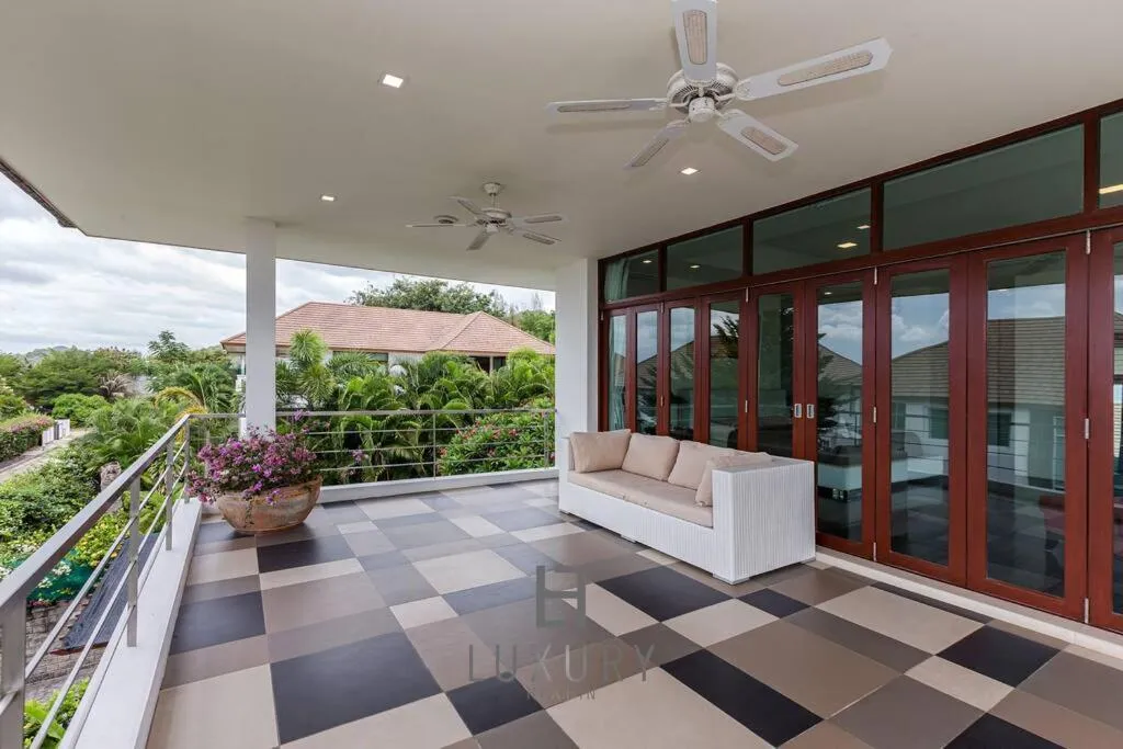 Unique Pool Villa with 5 Bedrooms and Sea View PM-C1