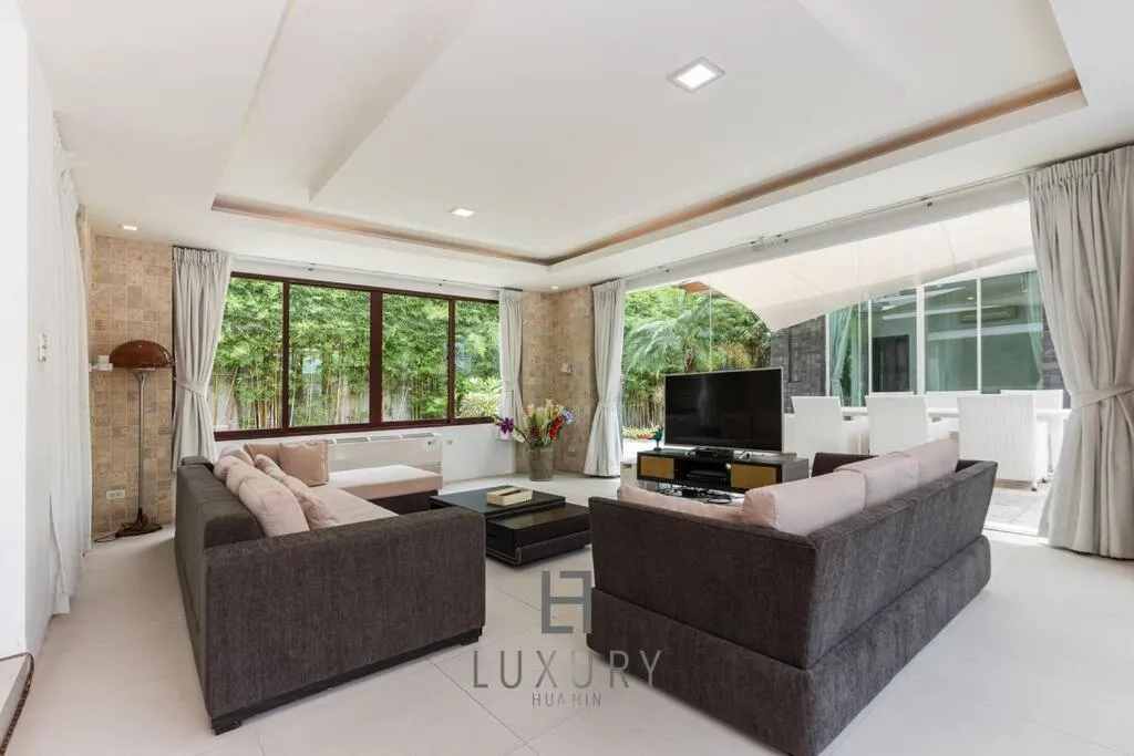 Unique Pool Villa with 5 Bedrooms and Sea View PM-C1